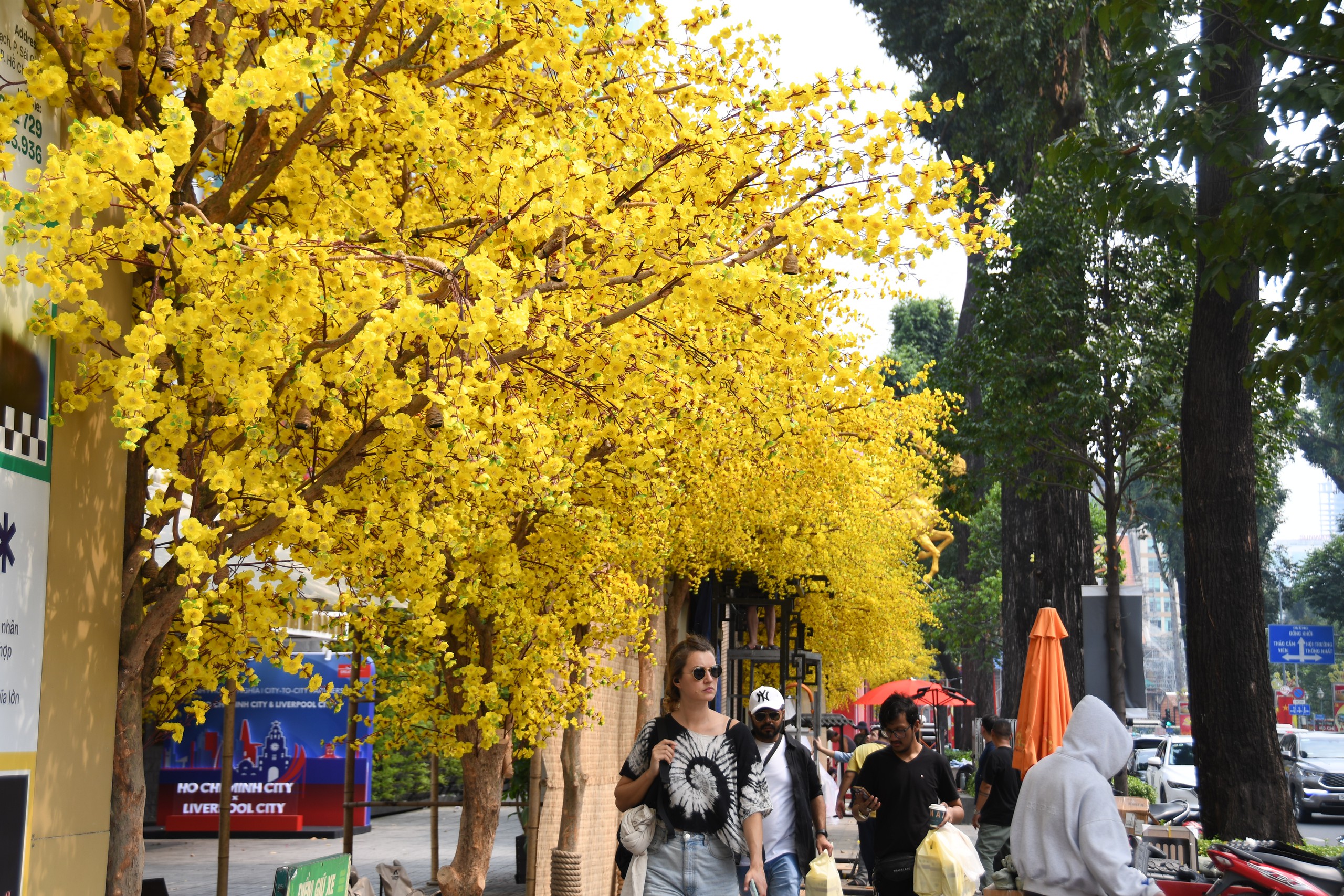 Linh vật ngựa ‘bay’ ra từ hoa mai vừa lộ diện đã ‘hot’ rần rần- Ảnh 6. Linh vật ngựa ‘bay’ ra từ hoa mai vừa lộ diện đã ‘hot’ rần rần- Ảnh 6.