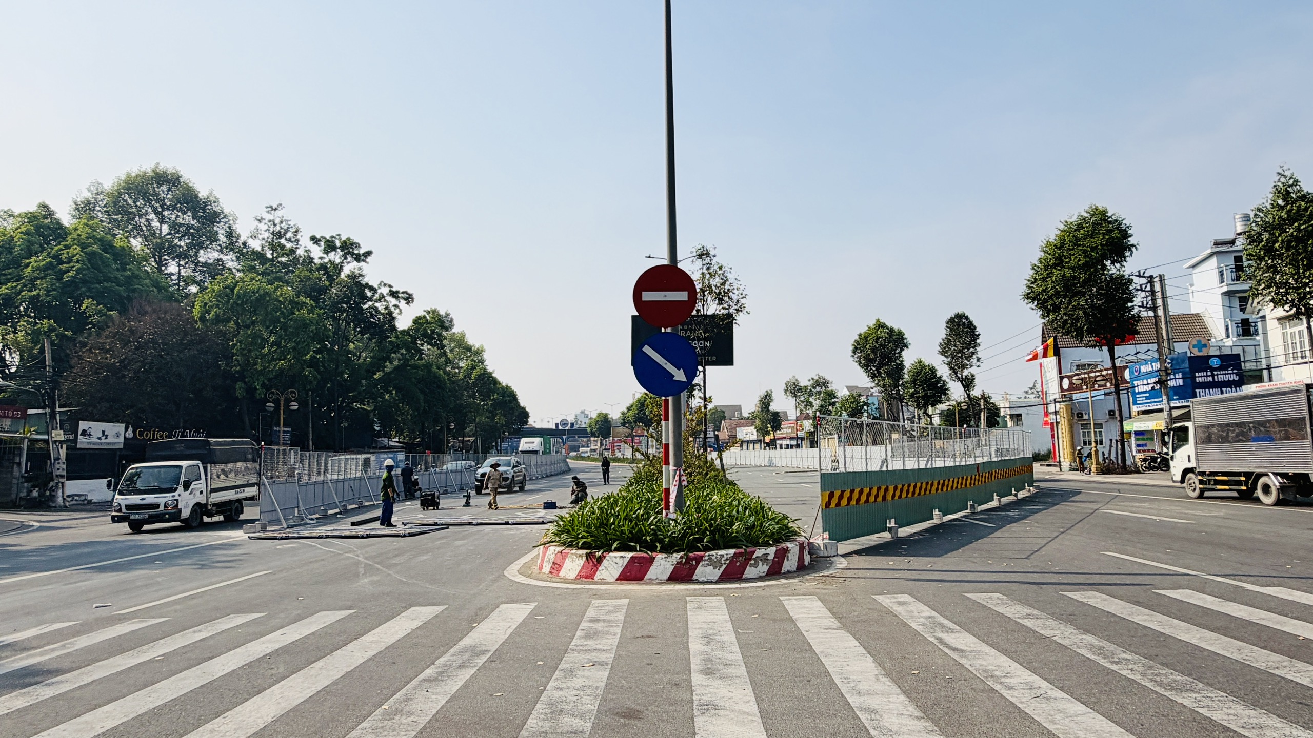 Gi&aacute;p tết, dựng r&agrave;o chắn l&agrave;m hầm chui quốc lộ 13 c&oacute; ảnh hưởng đến d&acirc;n?- Ảnh 3.