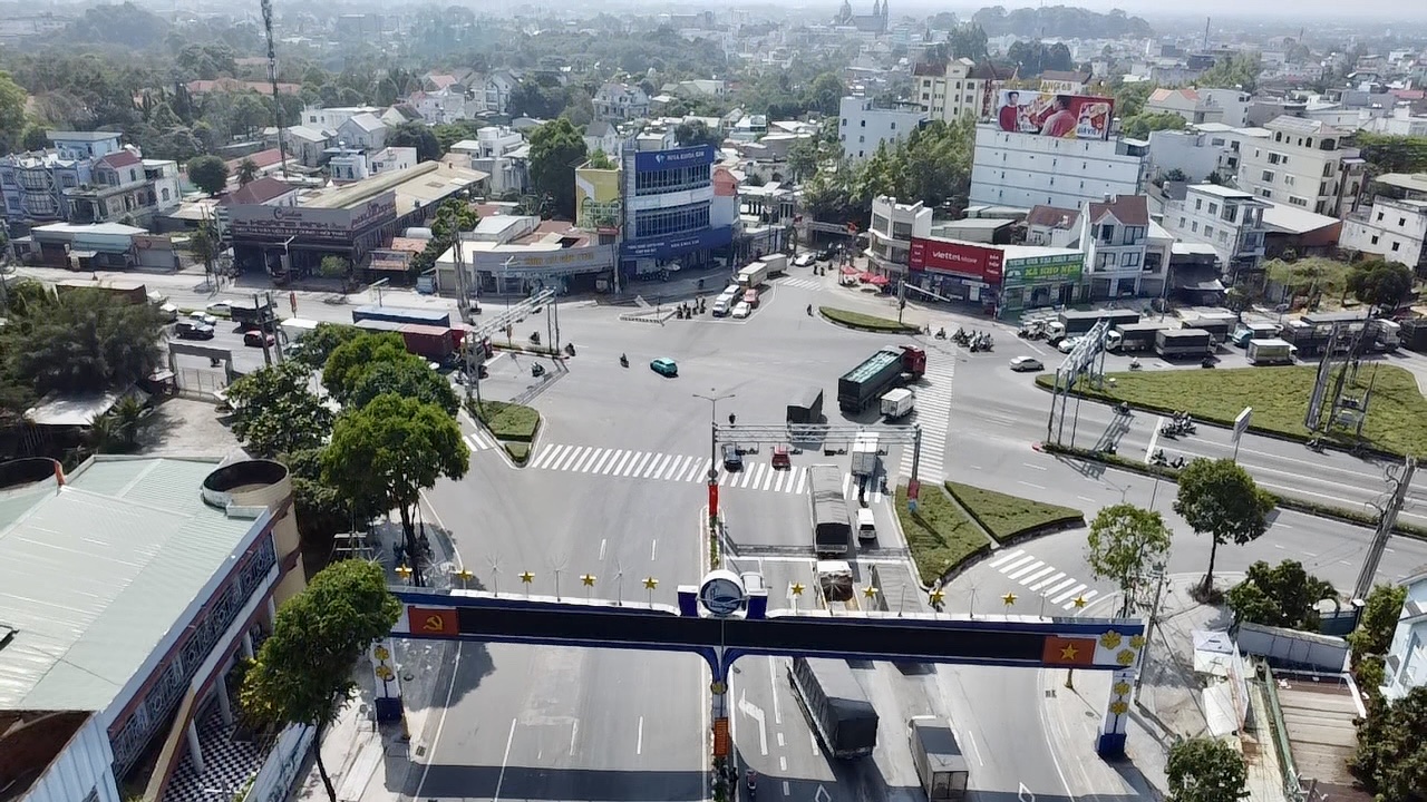 Gi&aacute;p tết, dựng r&agrave;o chắn l&agrave;m hầm chui quốc lộ 13 c&oacute; ảnh hưởng đến d&acirc;n?- Ảnh 4.