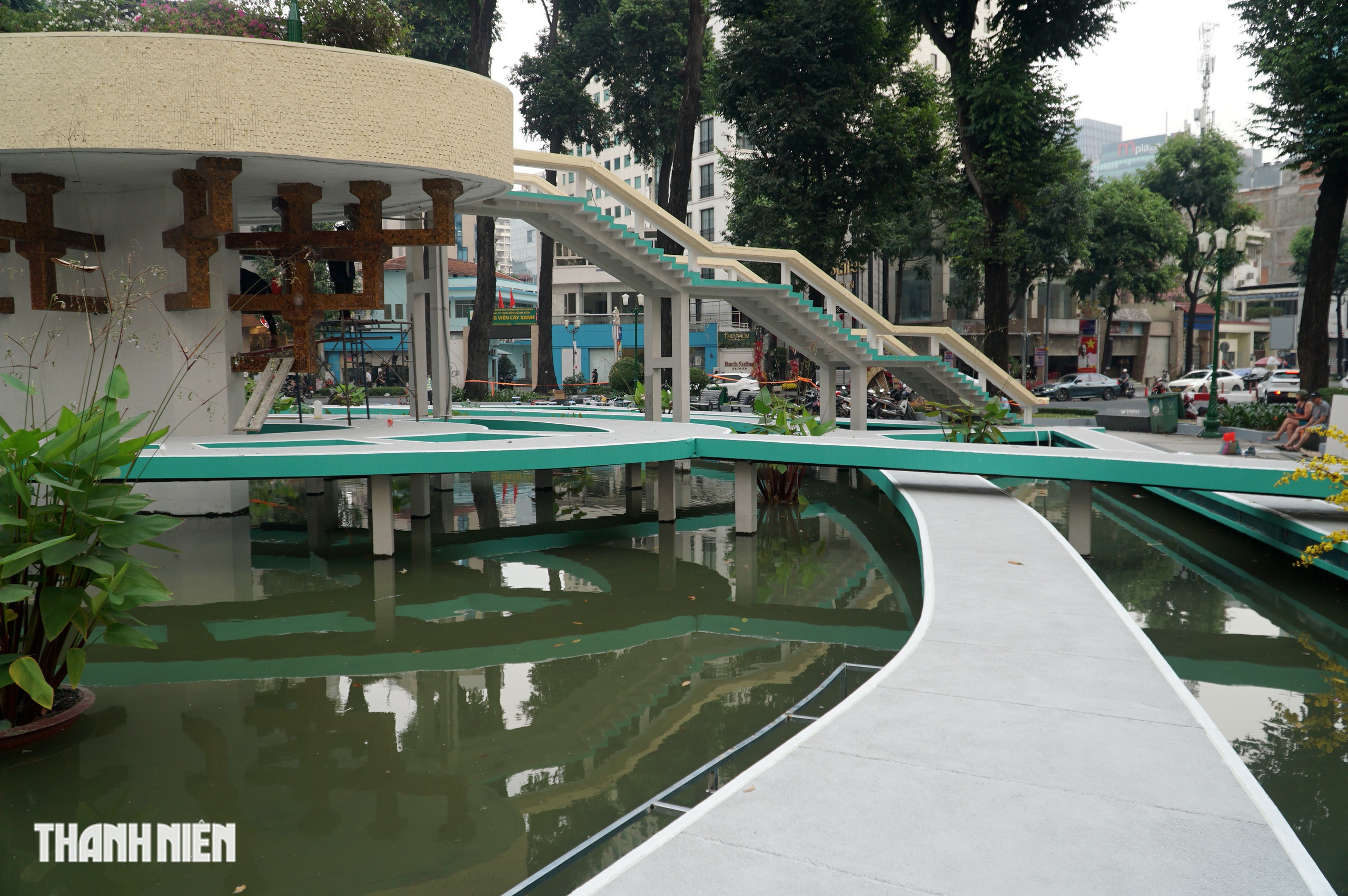 Hồ Con R&ugrave;a kho&aacute;c &lsquo;&aacute;o mới&rsquo;, đổi gam m&agrave;u lạ mắt trước thềm Tết B&iacute;nh Ngọ - Ảnh 8.