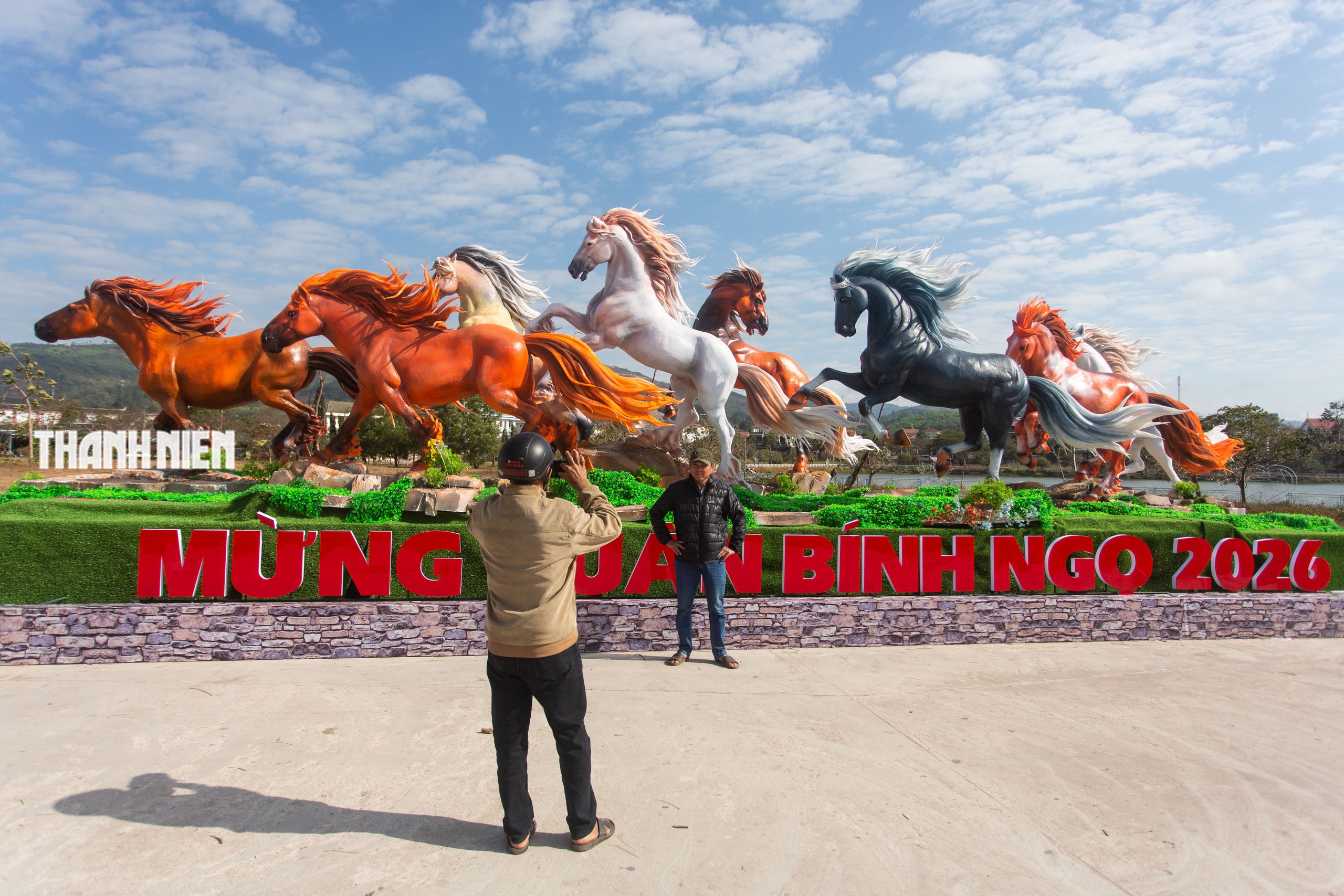 Nghệ nhân Đinh Văn Tâm 'vẽ' bức mã đáo thành công ở biên giới Quảng Trị- Ảnh 5. Nghệ nhân Đinh Văn Tâm 'vẽ' bức mã đáo thành công ở biên giới Quảng Trị- Ảnh 5.