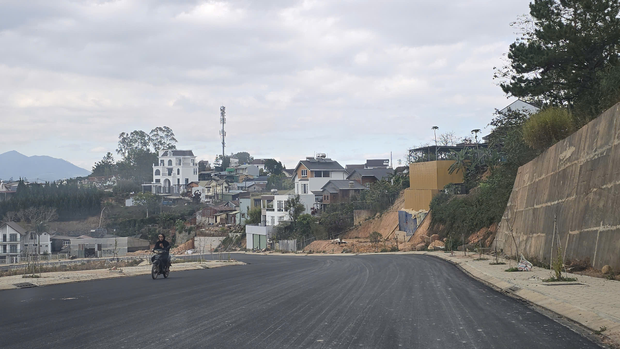 Thông tuyến đường vành đai Đà Lạt sau 2 lần gia hạn - Ảnh 3.