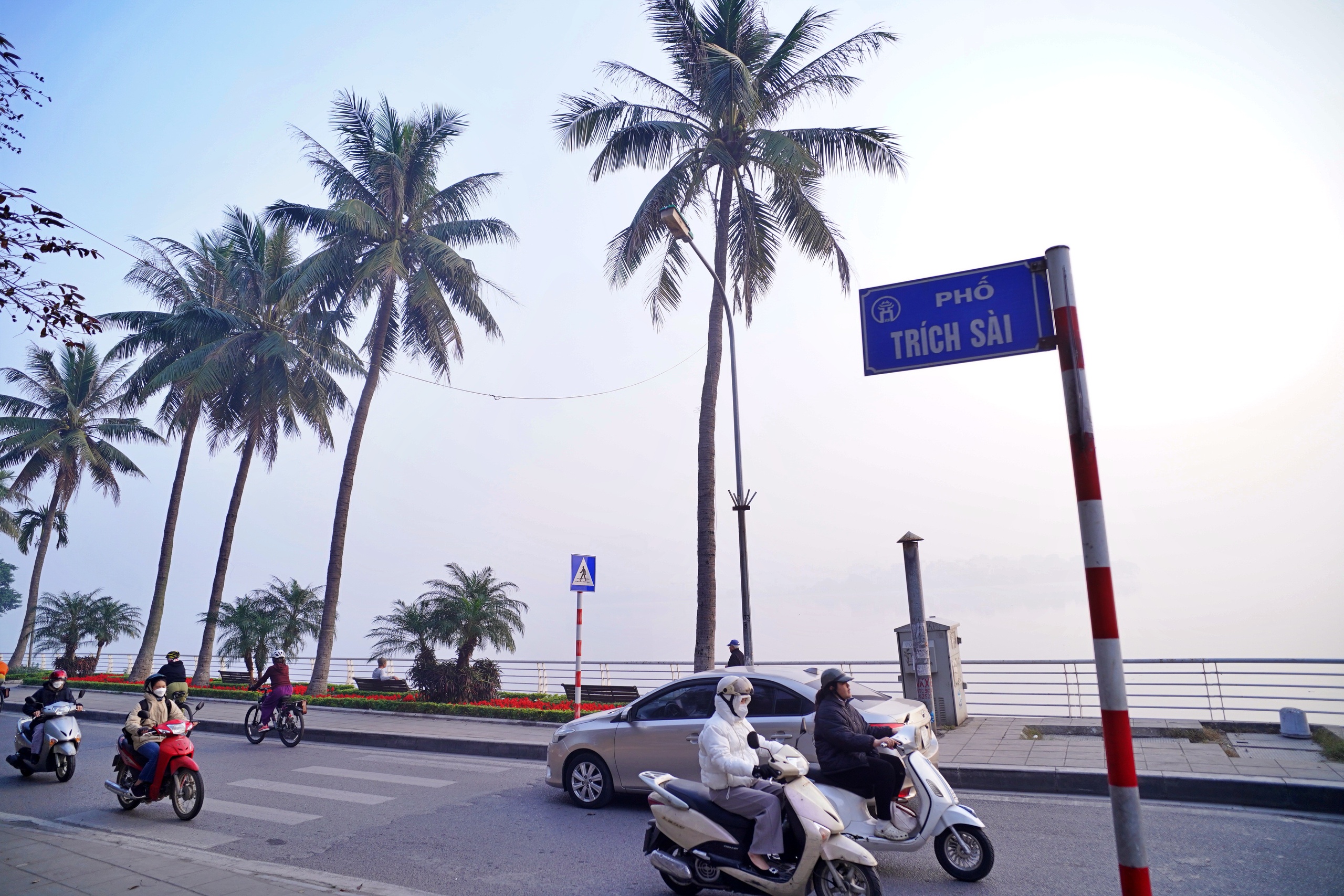 Không lấy vào đất nhà dân khi mở rộng đường quanh hồ Tây lên 24 m- Ảnh 1.