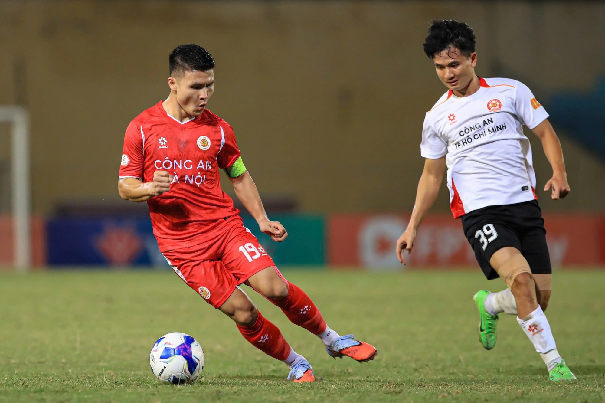 Lịch thi đấu V-League mới nhất: Bước ngoặt đua vô địch đã đến- Ảnh 1. Lịch thi đấu V-League mới nhất: Bước ngoặt đua vô địch đã đến- Ảnh 1.