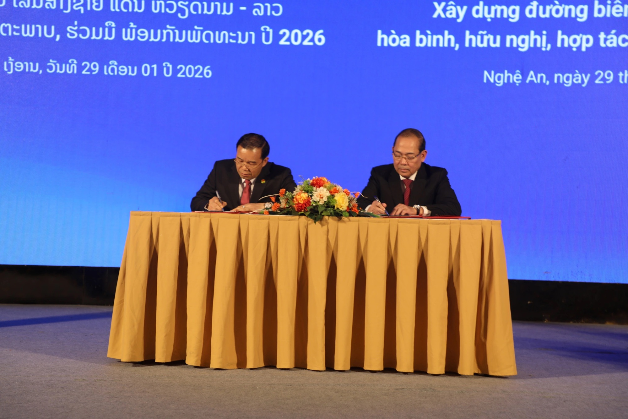 X&acirc;y dựng đường bi&ecirc;n giới Việt Nam - L&agrave;o h&ograve;a b&igrave;nh v&agrave; hữu nghị năm 2026 - Ảnh 1.