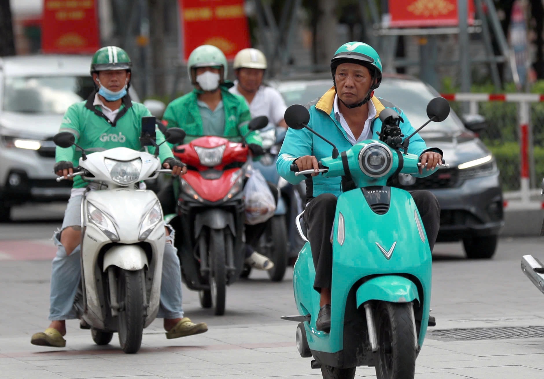 TP.HCM công bố 91 tủ đổi pin xe điện trên vỉa hè đã được cấp phép- Ảnh 1.