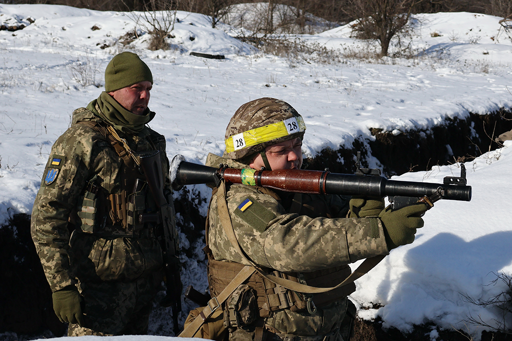 Chiến sự Ukraine khắc nghiệt giữa băng giá - Ảnh 1.