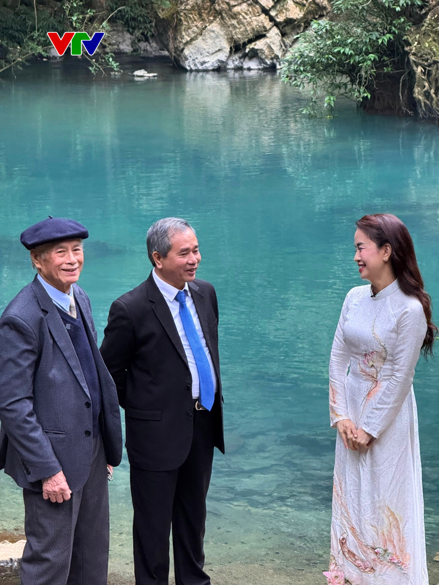 NSND Quang Thọ gây xúc động trong 'Hai tay xây dựng một sơn hà'- Ảnh 4. NSND Quang Thọ gây xúc động trong 'Hai tay xây dựng một sơn hà'- Ảnh 4.