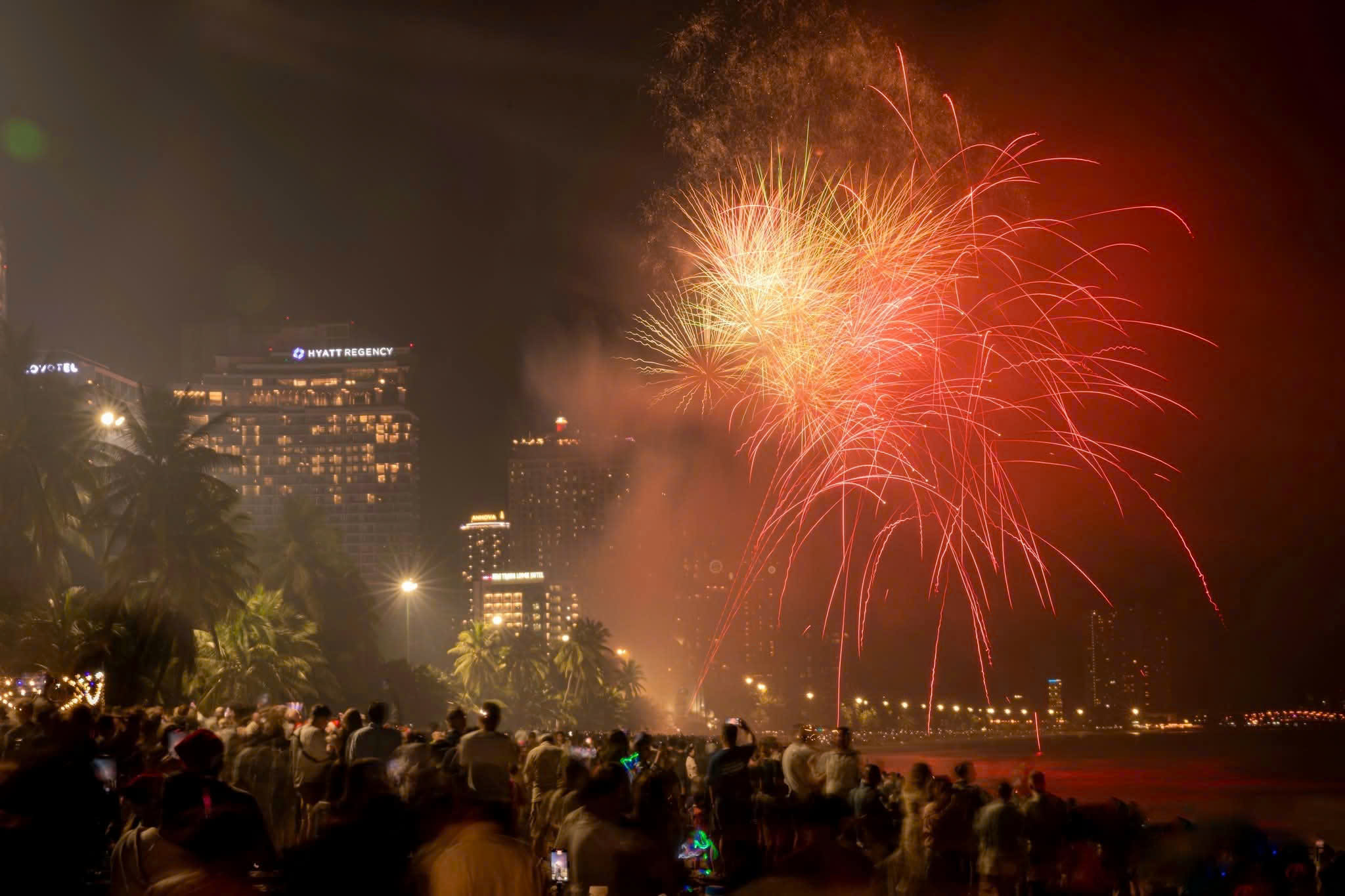 Tết Nguyên đán 2026: Khánh Hòa sẽ tổ chức bắn pháo hoa tại 7 điểm- Ảnh 1.