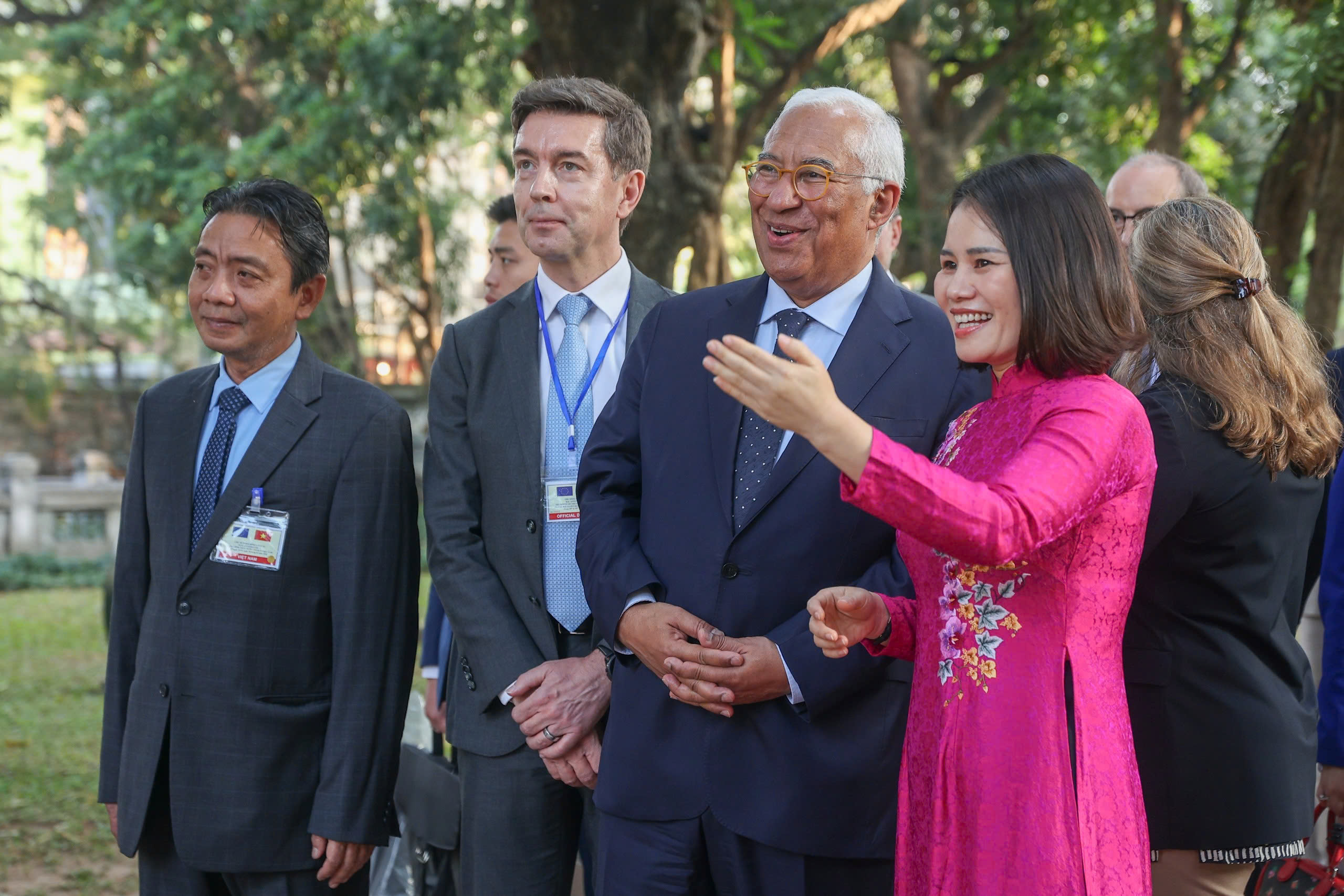 Chủ tịch Hội đồng châu Âu António Costa thăm Văn Miếu - Quốc Tử Giám - Ảnh 3.