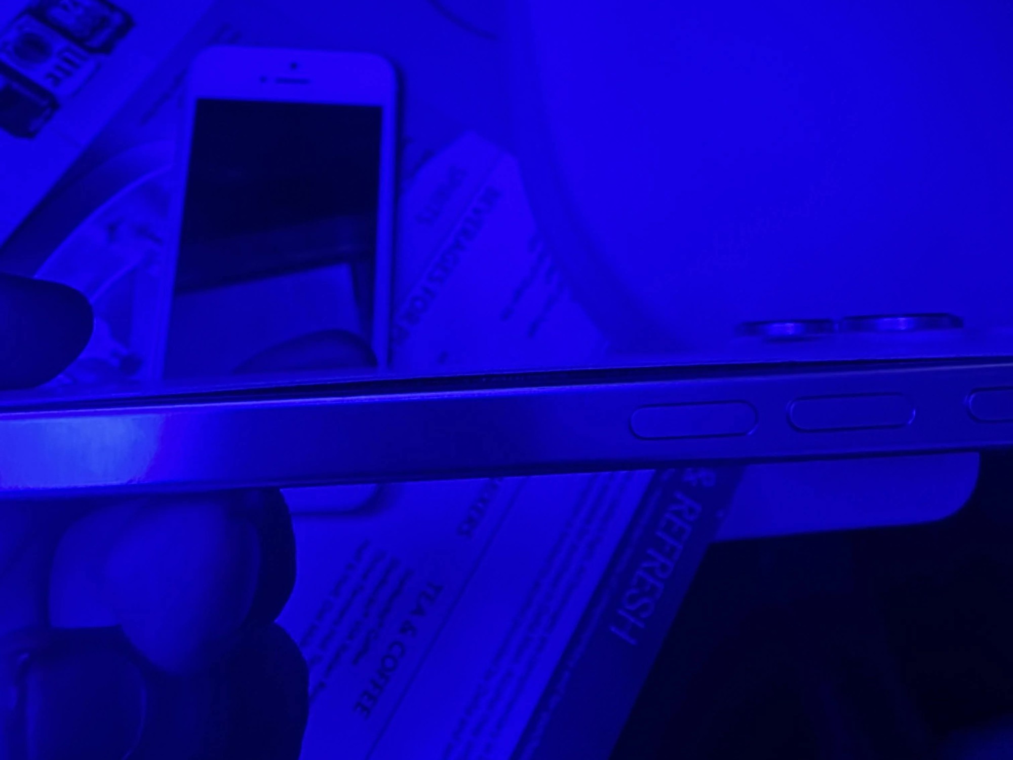 Vấn đề mới khiến pin iPhone có nguy cơ bị phồng - Ảnh 1.