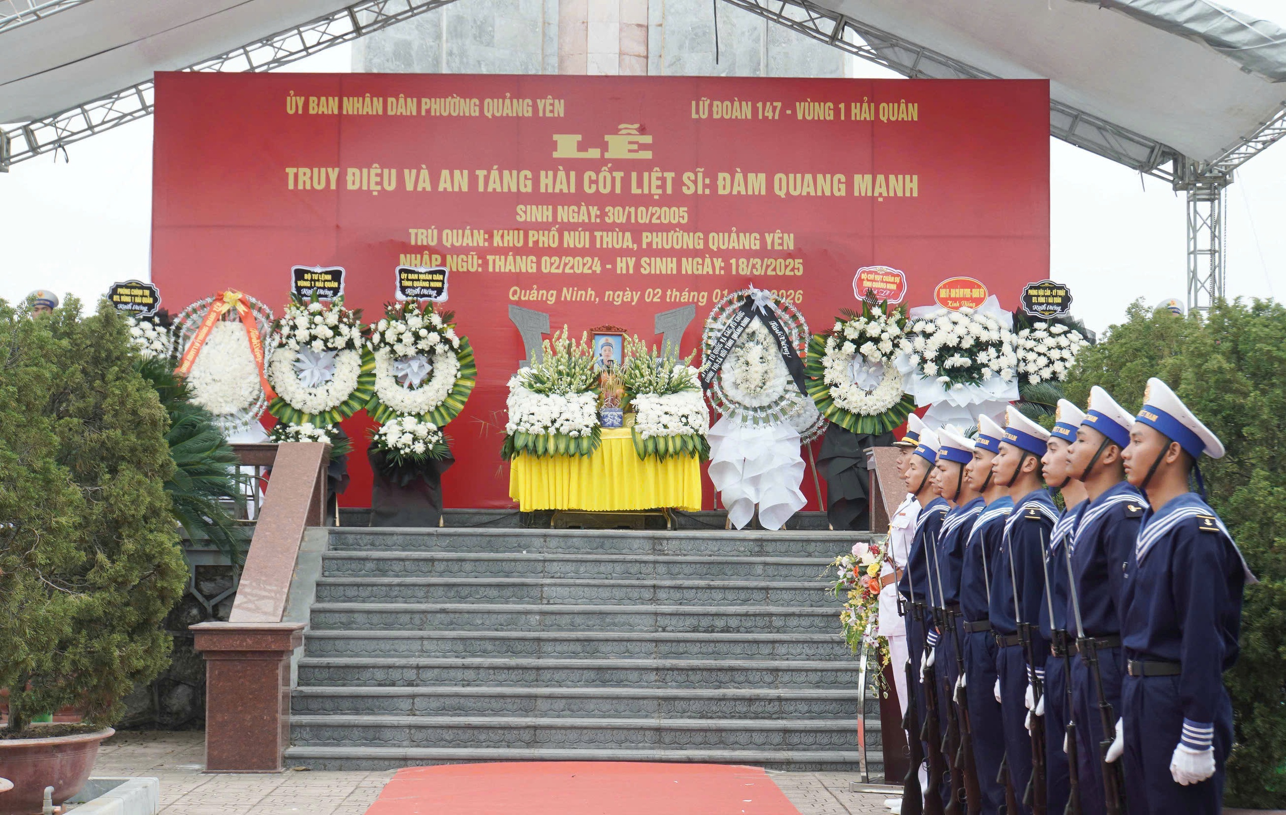 Trao bằng Tổ quốc ghi công liệt sĩ Đàm Quang Mạnh hy sinh tại quần đảo Trường Sa- Ảnh 6.