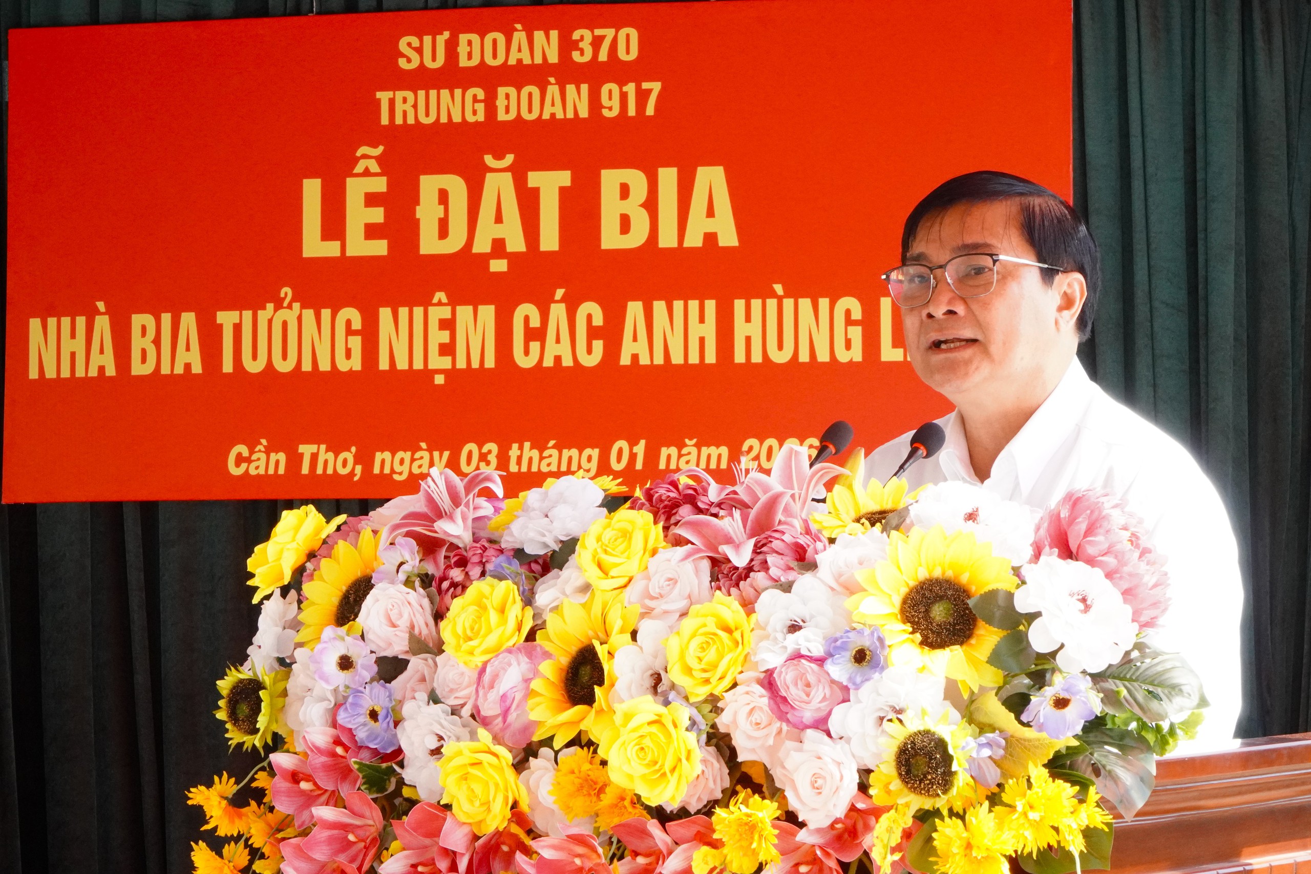 Báo Thanh Niên dựng bia tưởng niệm 18 liệt sĩ Trung đoàn Không quân 917 - Ảnh 4.