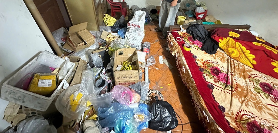 Buôn bán hàng tấn thuốc pháo và pháo nổ núp bóng cơ sở sản xuất phân bón- Ảnh 2. Buôn bán hàng tấn thuốc pháo và pháo nổ núp bóng cơ sở sản xuất phân bón- Ảnh 2.