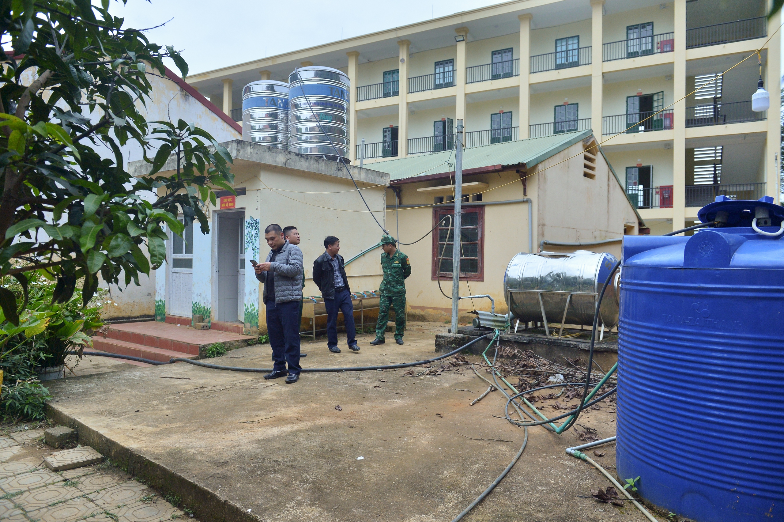 Dấu ấn Thanh Ni&ecirc;n ở bi&ecirc;n cương Tổ quốc: Giải 'cơn kh&aacute;t' cho thầy tr&ograve; v&ugrave;ng bi&ecirc;n - Ảnh 1.