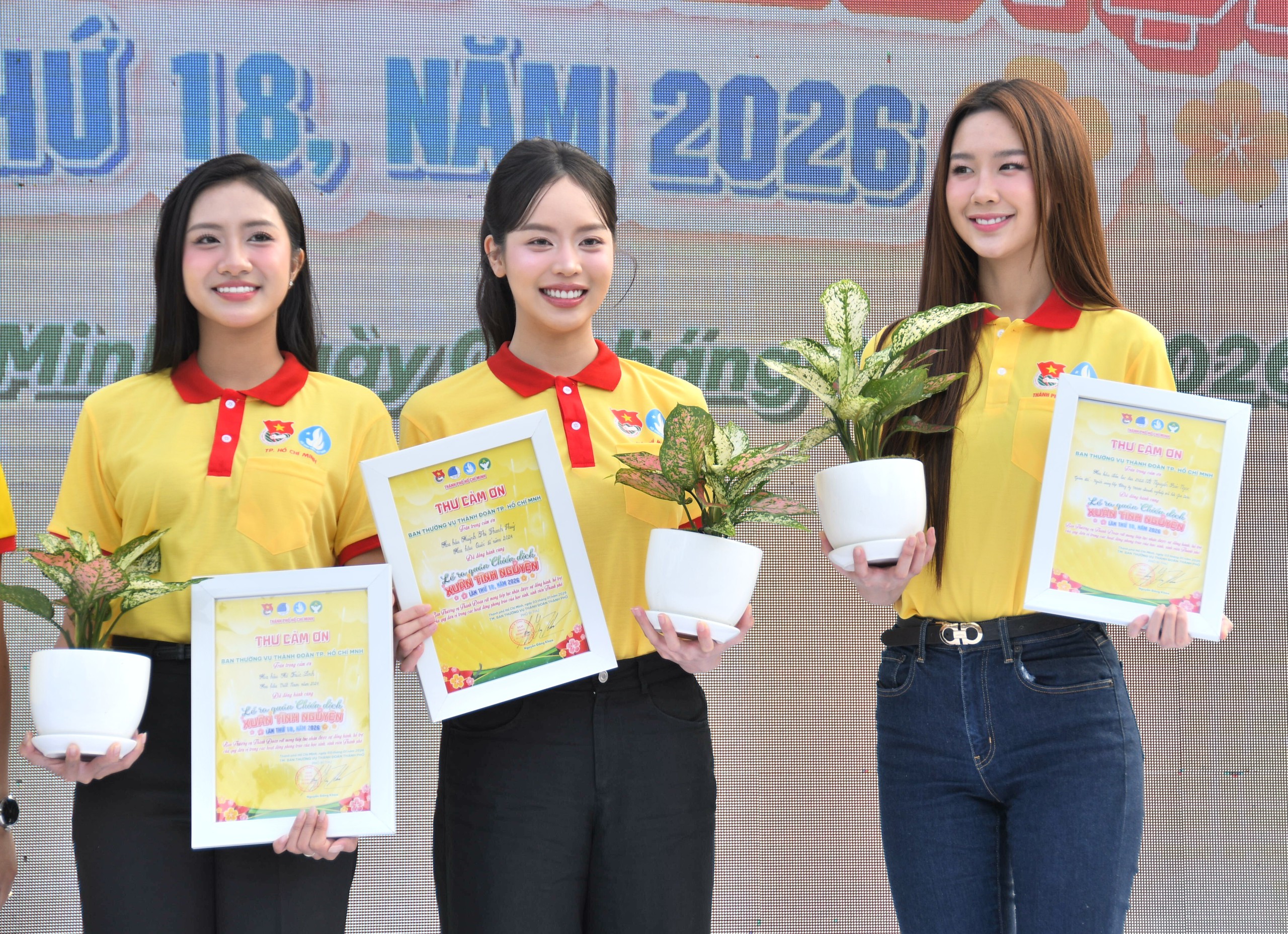 Choáng ngợp và xúc động với gần 70.000 người trẻ chọn đi tình nguyện ngày xuân - Ảnh 9.