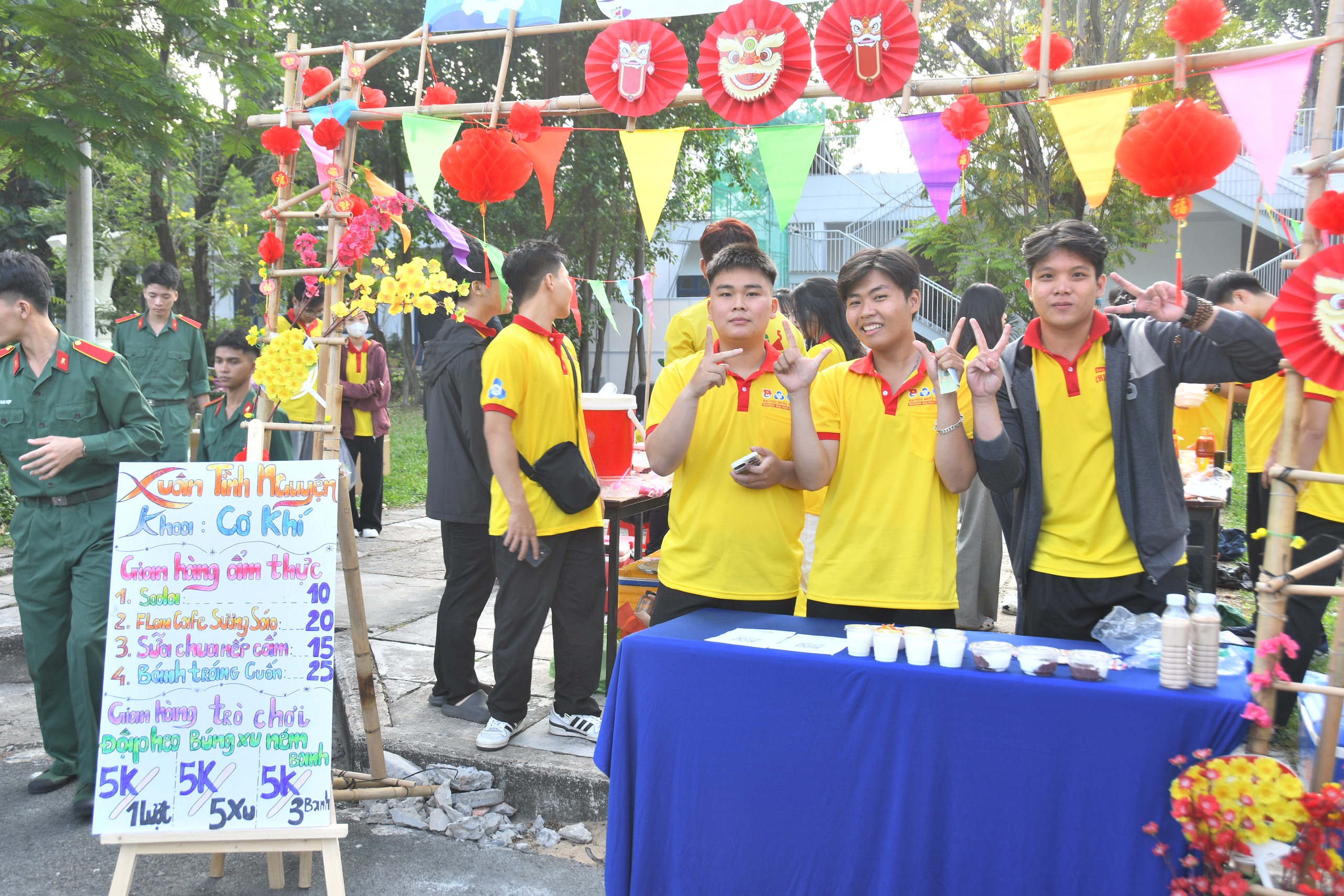 Choáng ngợp và xúc động với gần 70.000 người trẻ chọn đi tình nguyện ngày xuân - Ảnh 15.