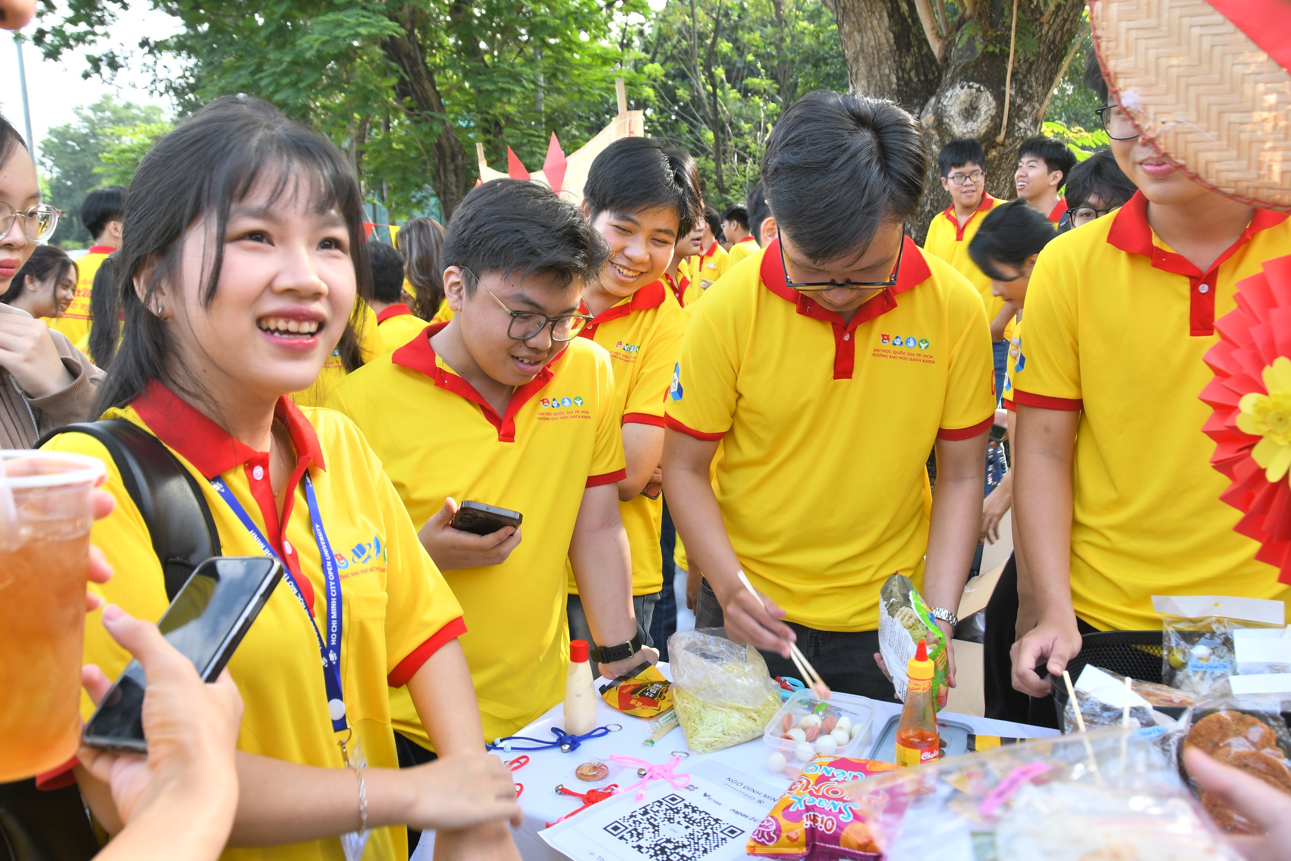 Choáng ngợp và xúc động với gần 70.000 người trẻ chọn đi tình nguyện ngày xuân - Ảnh 12.