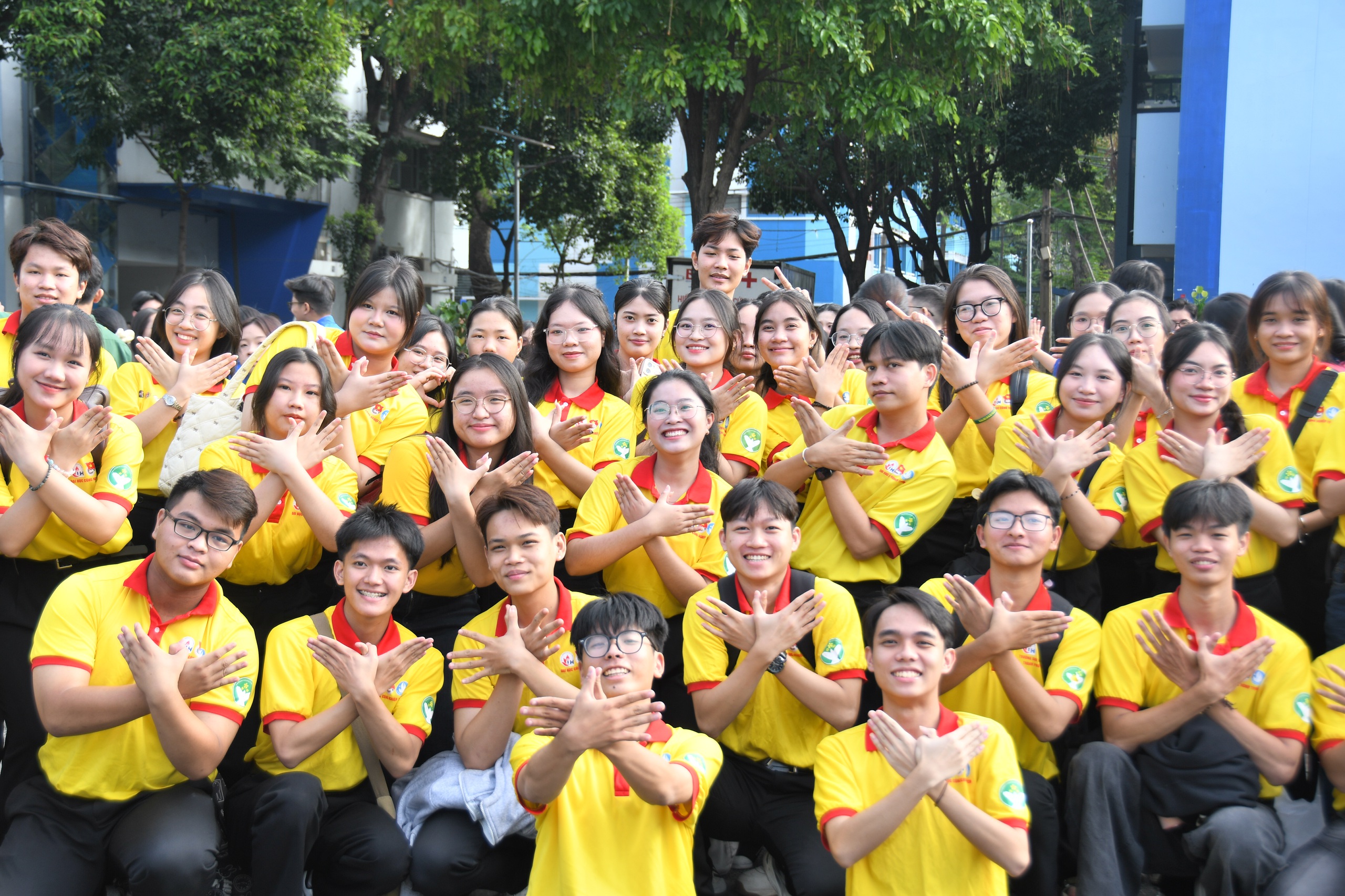 Choáng ngợp và xúc động với gần 70.000 người trẻ chọn đi tình nguyện ngày xuân - Ảnh 2.