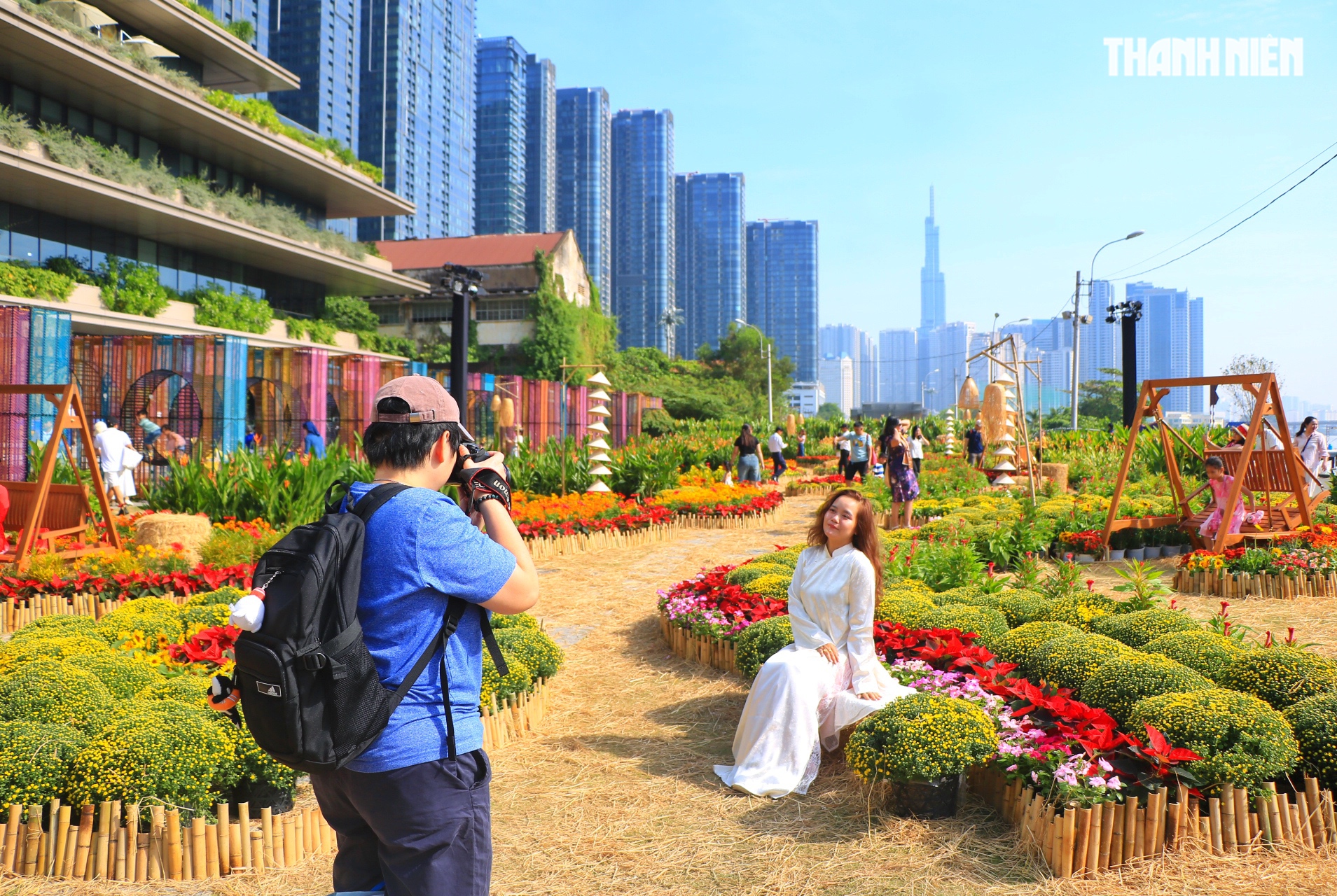Vườn hoa tết 'mới toanh' g&acirc;y sốt ngay trung t&acirc;m TP.HCM: Đ&ocirc;ng người đổ về check-in- Ảnh 1.