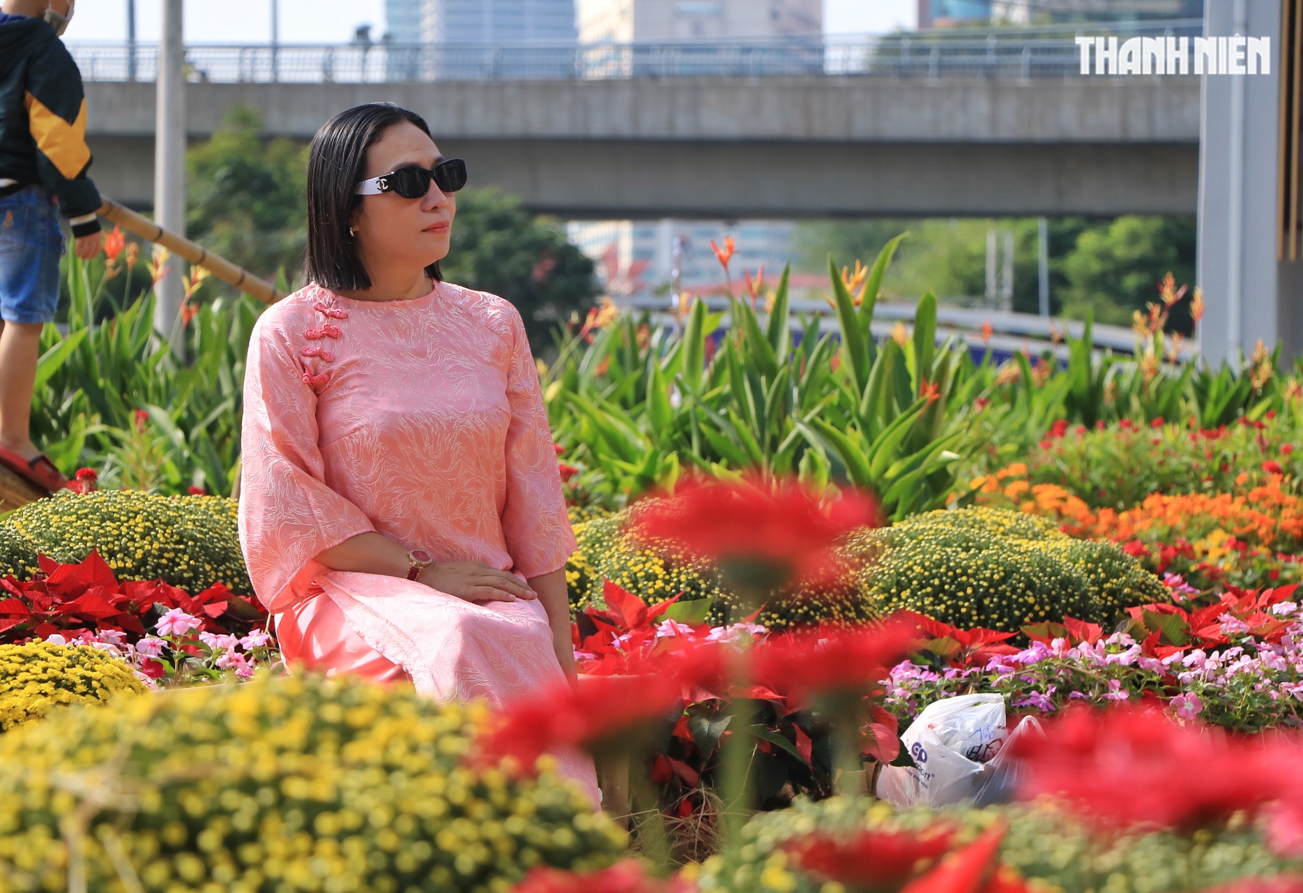 Vườn hoa tết 'mới toanh' g&acirc;y sốt ngay trung t&acirc;m TP.HCM: Đ&ocirc;ng người đổ về check-in- Ảnh 6.