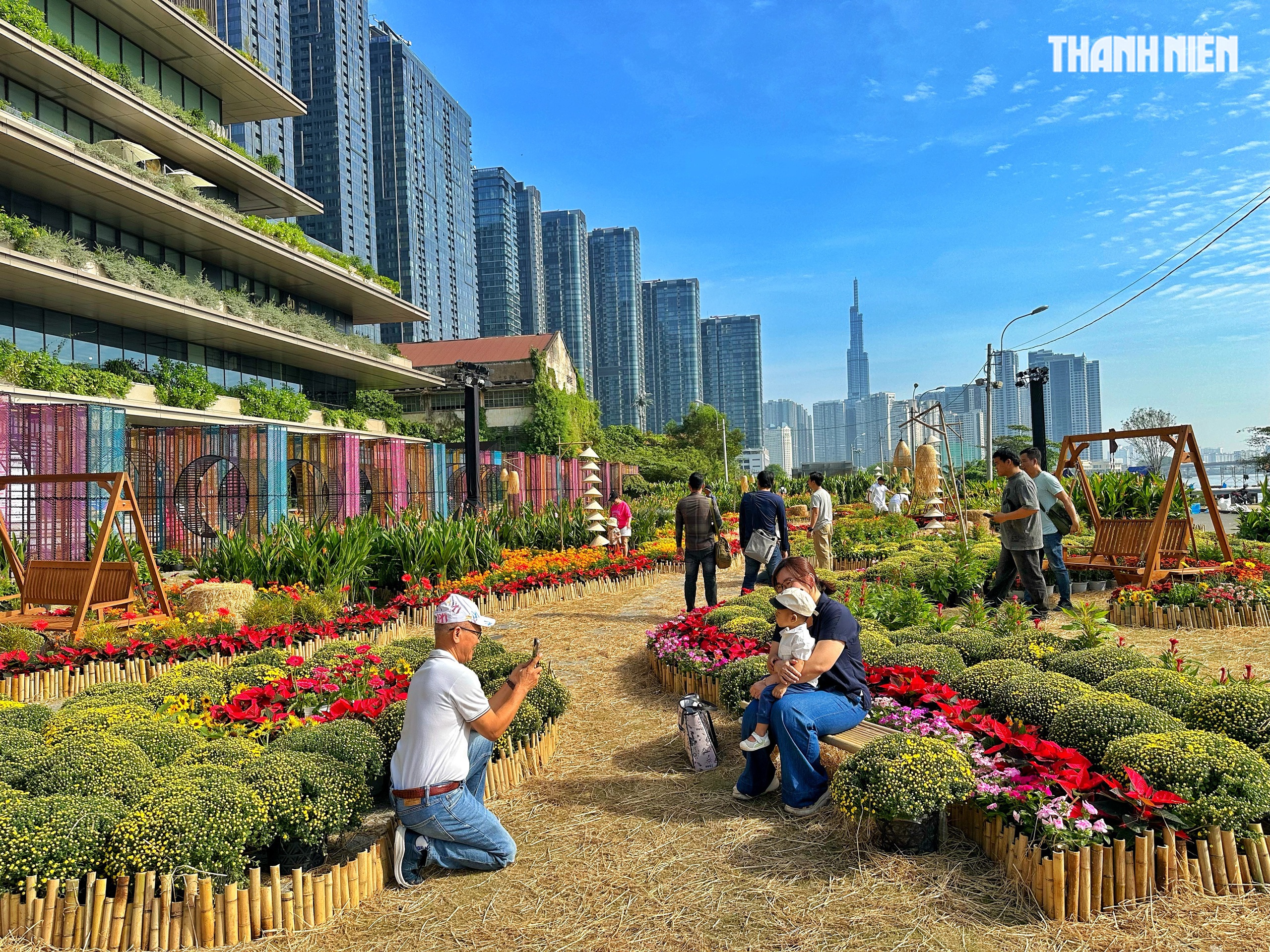 Vườn hoa tết 'mới toanh' g&acirc;y sốt ngay trung t&acirc;m TP.HCM: Đ&ocirc;ng người đổ về check-in- Ảnh 8.