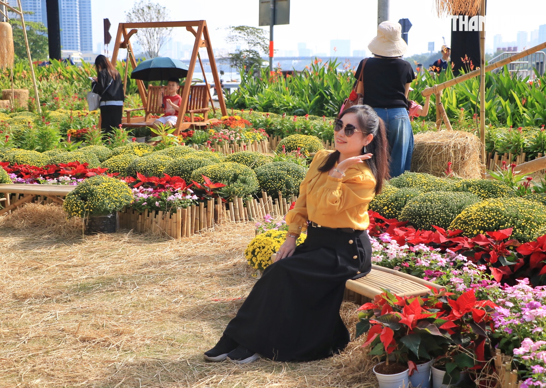 Vườn hoa tết 'mới toanh' g&acirc;y sốt ngay trung t&acirc;m TP.HCM: Đ&ocirc;ng người đổ về check-in- Ảnh 9.