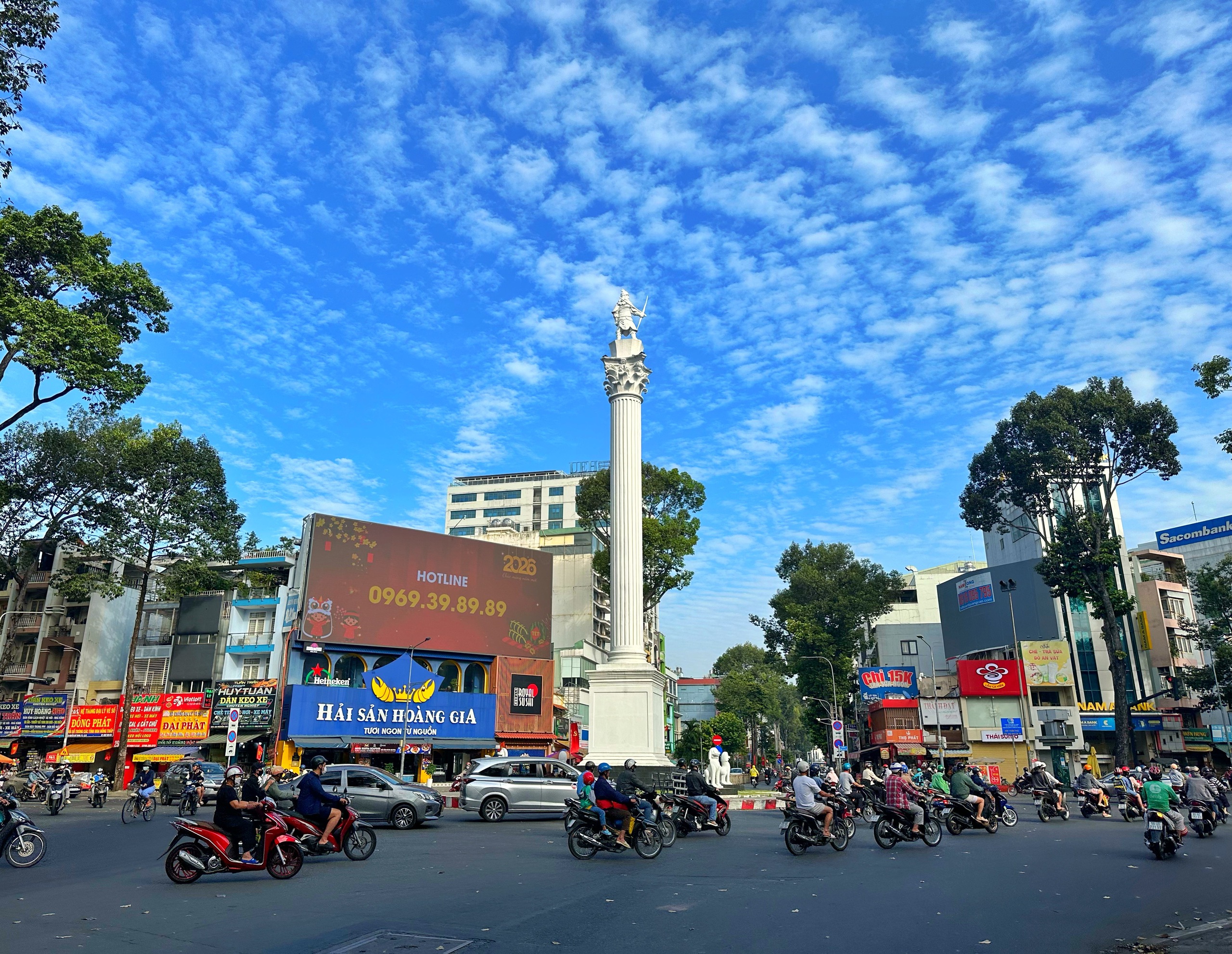 Ngày thứ ba nghỉ Tết Dương lịch 2026: Bất ngờ đường phố trung tâm TP.HCM- Ảnh 5. Ngày thứ ba nghỉ Tết Dương lịch 2026: Bất ngờ đường phố trung tâm TP.HCM- Ảnh 5.