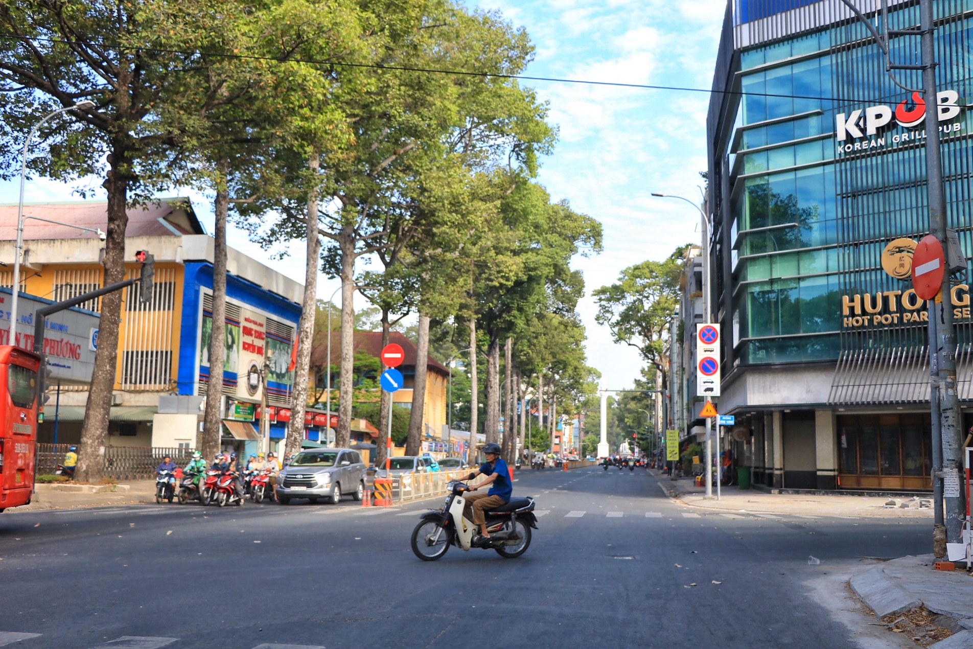 Ngày thứ ba nghỉ Tết Dương lịch 2026: Bất ngờ đường phố trung tâm TP.HCM- Ảnh 2. Ngày thứ ba nghỉ Tết Dương lịch 2026: Bất ngờ đường phố trung tâm TP.HCM- Ảnh 2.