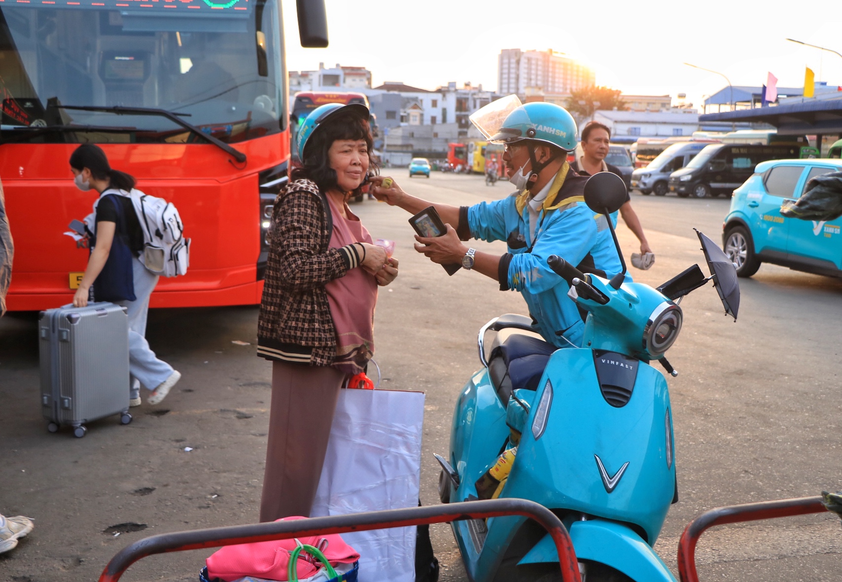 Sắp hết nghỉ Tết Dương lịch 2026, vì sao nhiều người mới bắt đầu về miền Tây? - Ảnh 10.