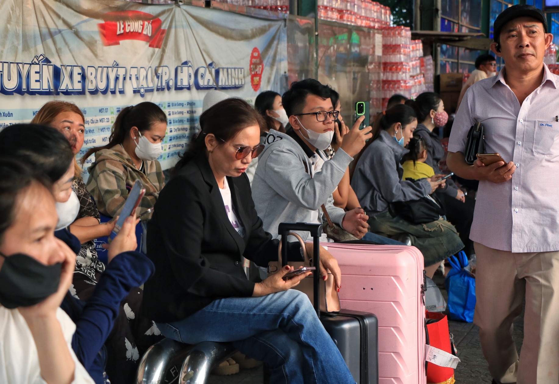 Sắp hết nghỉ Tết Dương lịch 2026, vì sao nhiều người mới bắt đầu về miền Tây? - Ảnh 1.