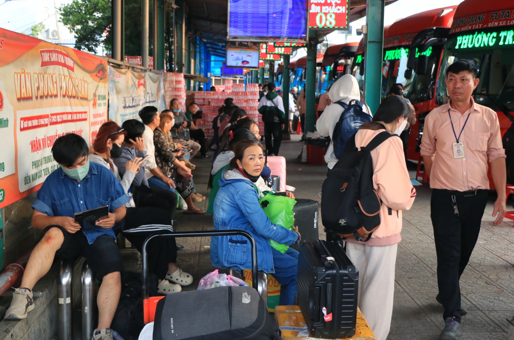 Sắp hết nghỉ Tết Dương lịch 2026, vì sao nhiều người mới bắt đầu về miền Tây? - Ảnh 5.