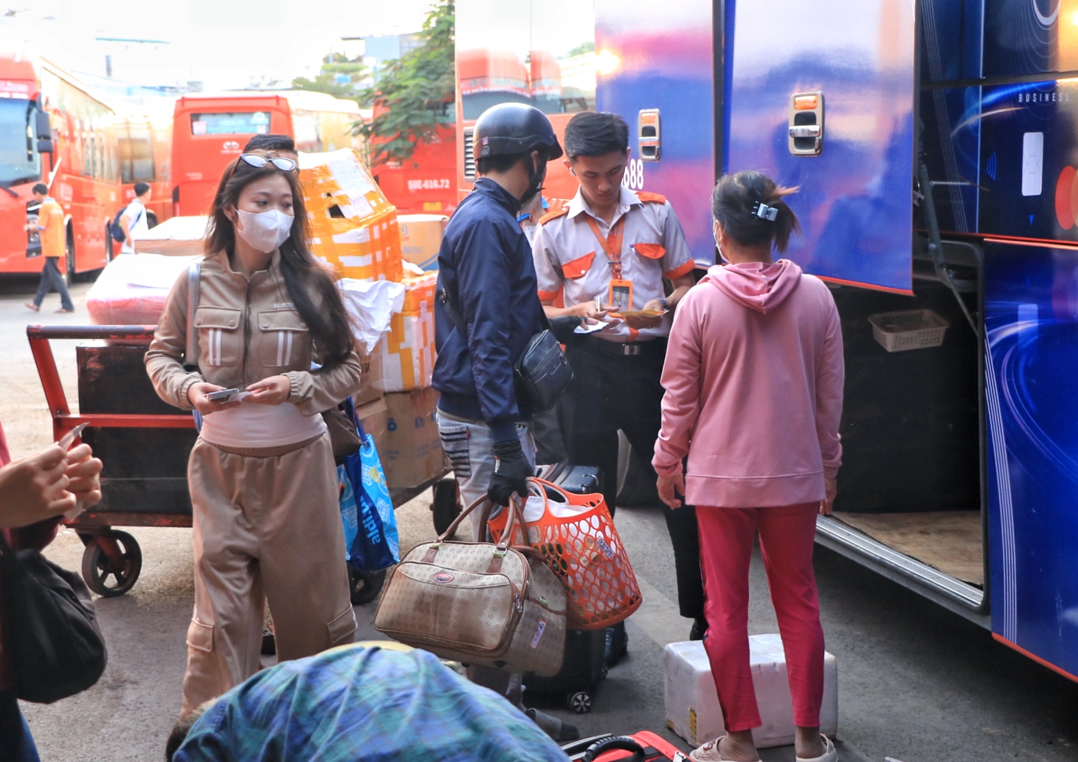 Sắp hết nghỉ Tết Dương lịch 2026, vì sao nhiều người mới bắt đầu về miền Tây? - Ảnh 8.