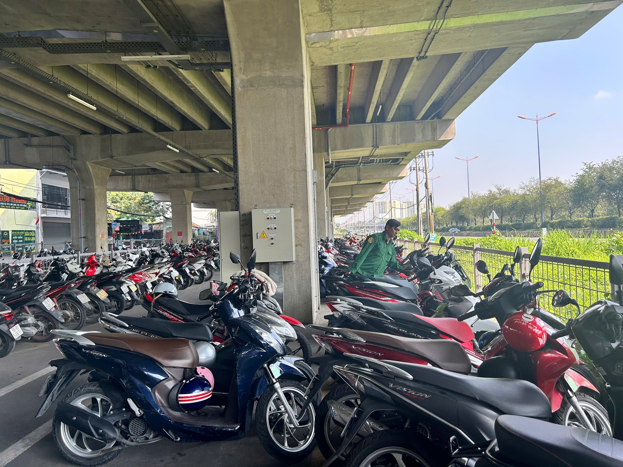 Metro cho gửi xe qua đêm: Người dân lưu ý ngay điều gì?- Ảnh 5. Metro cho gửi xe qua đêm: Người dân lưu ý ngay điều gì?- Ảnh 5.