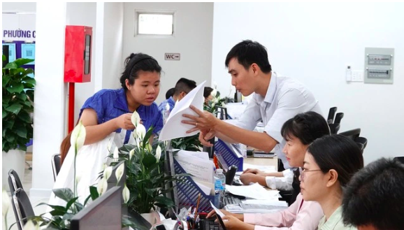 Từ ng&agrave;y 1.1, người lao động TP.HCM v&agrave; H&agrave; Nội được tăng lương như thế n&agrave;o? - Ảnh 2.