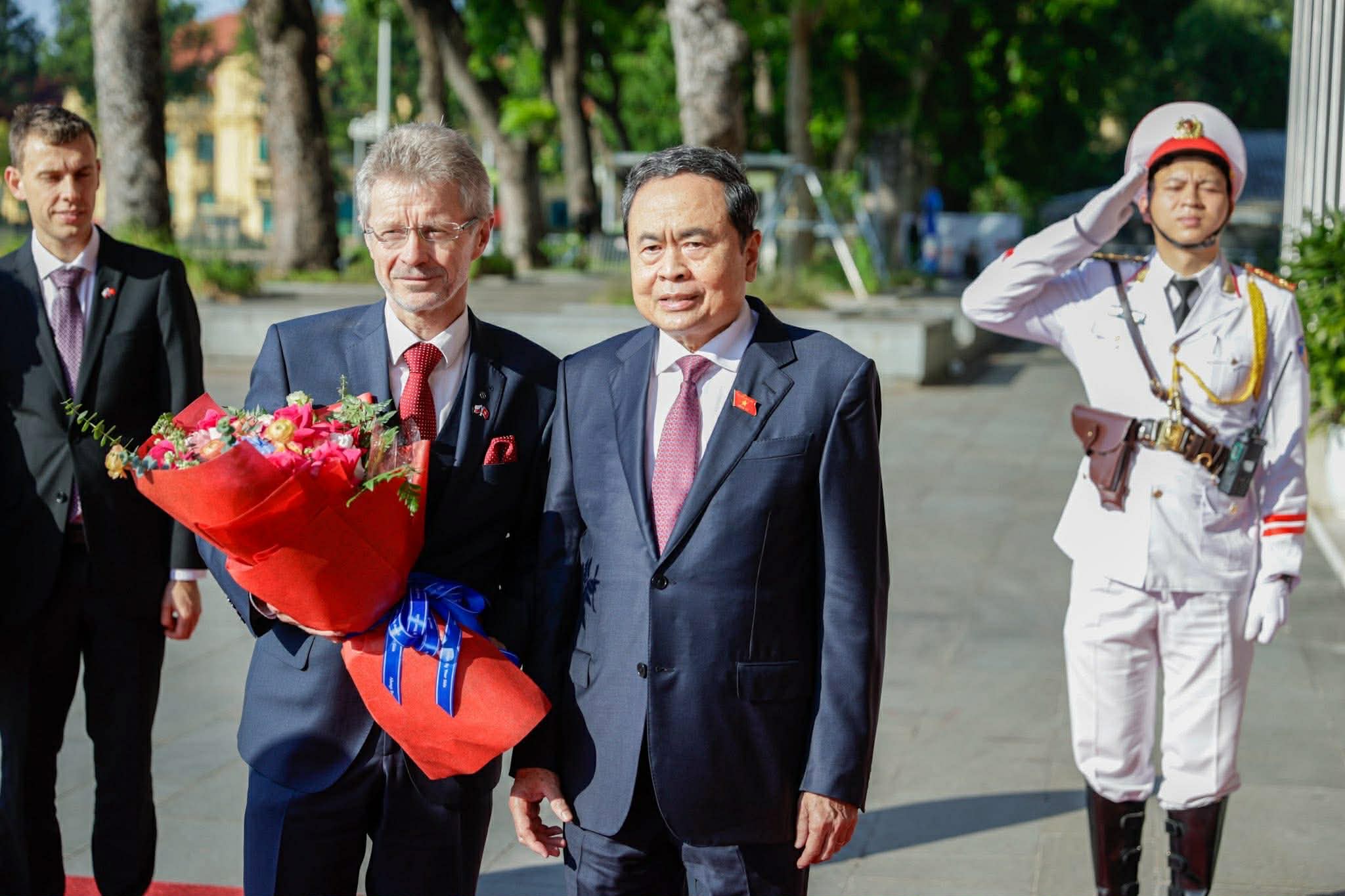 - Ảnh 2. - Ảnh 2.