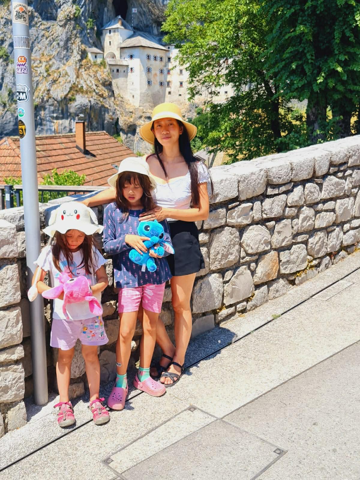 - Ảnh 4. - Ảnh 4.