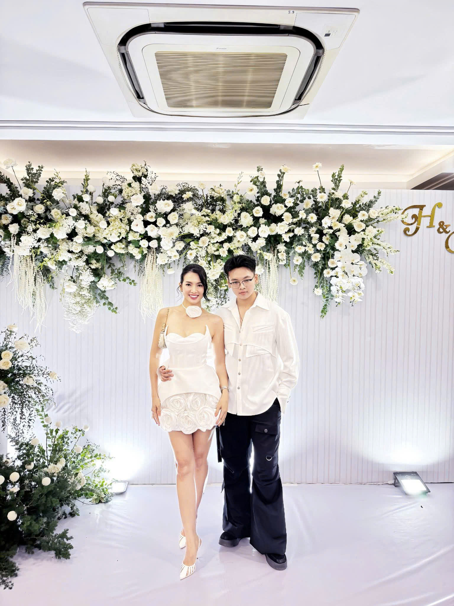 Sắc vóc nóng bỏng của siêu mẫu Anh Thư ở tuổi 43 - Ảnh 7.