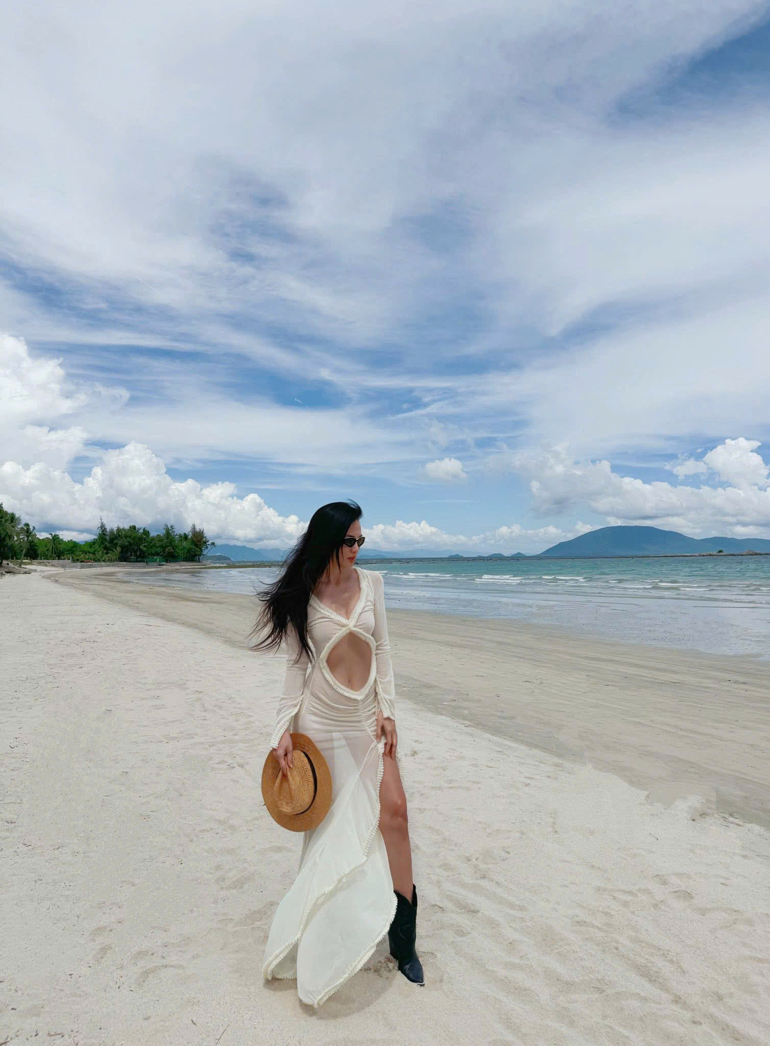 Sắc vóc nóng bỏng của siêu mẫu Anh Thư ở tuổi 43 - Ảnh 3.