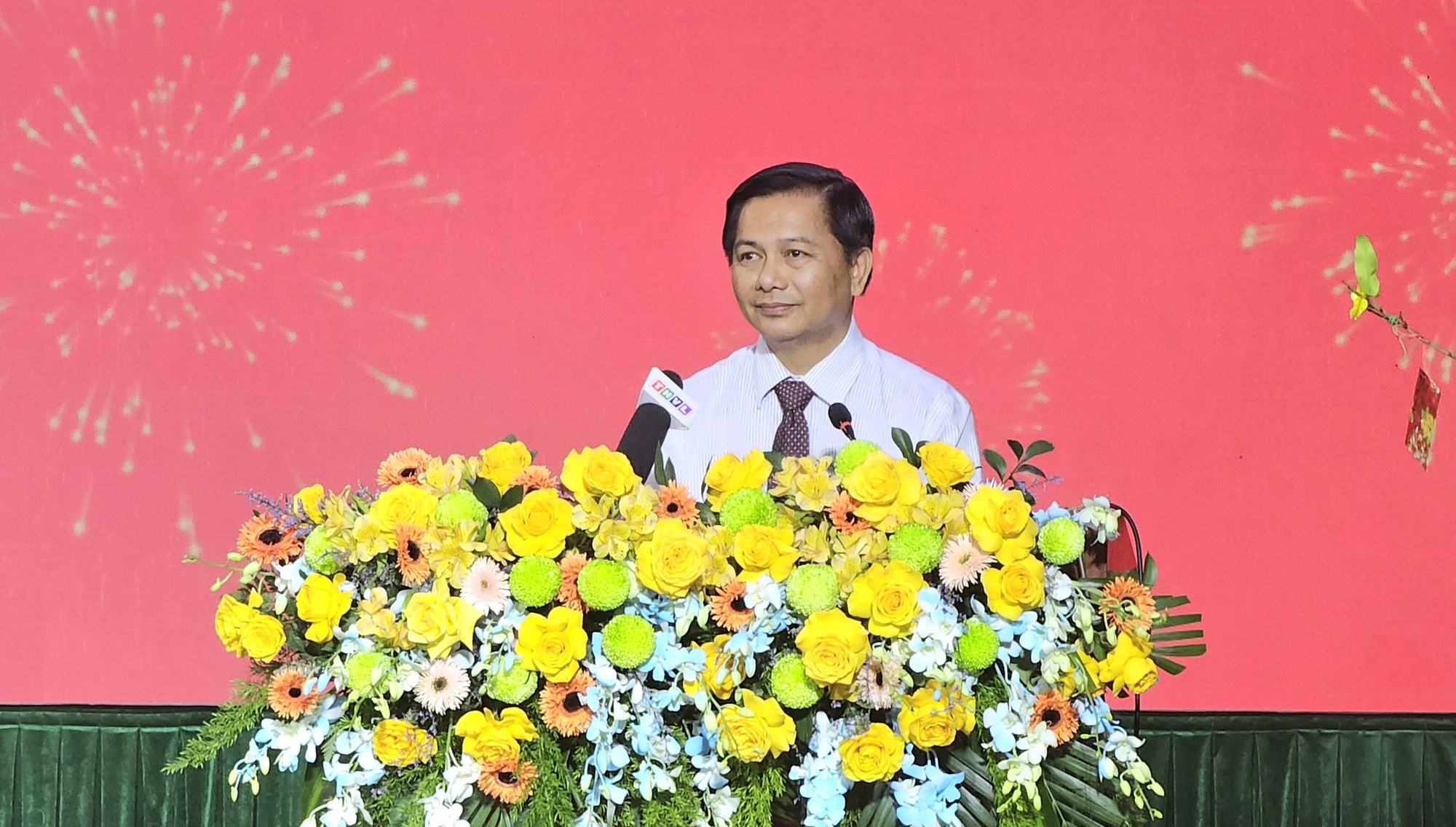 Vĩnh Long trao tặng 1.086 huy hiệu Đảng cho các đảng viên cao niên- Ảnh 1.