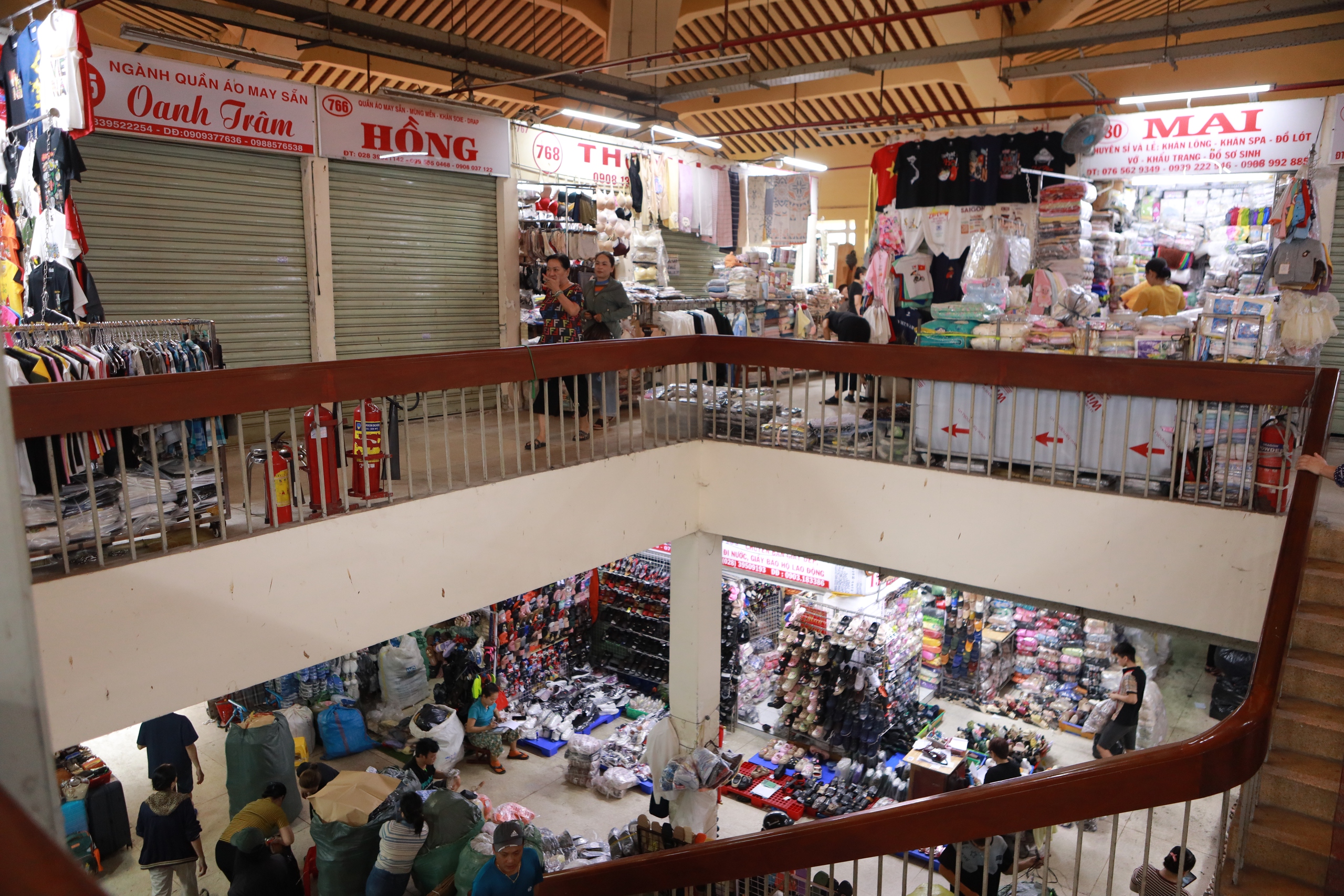 Phía trước rộn ràng, phía sau lặng lẽ ở chợ Bình Tây mùa cận tết  - Ảnh 5.