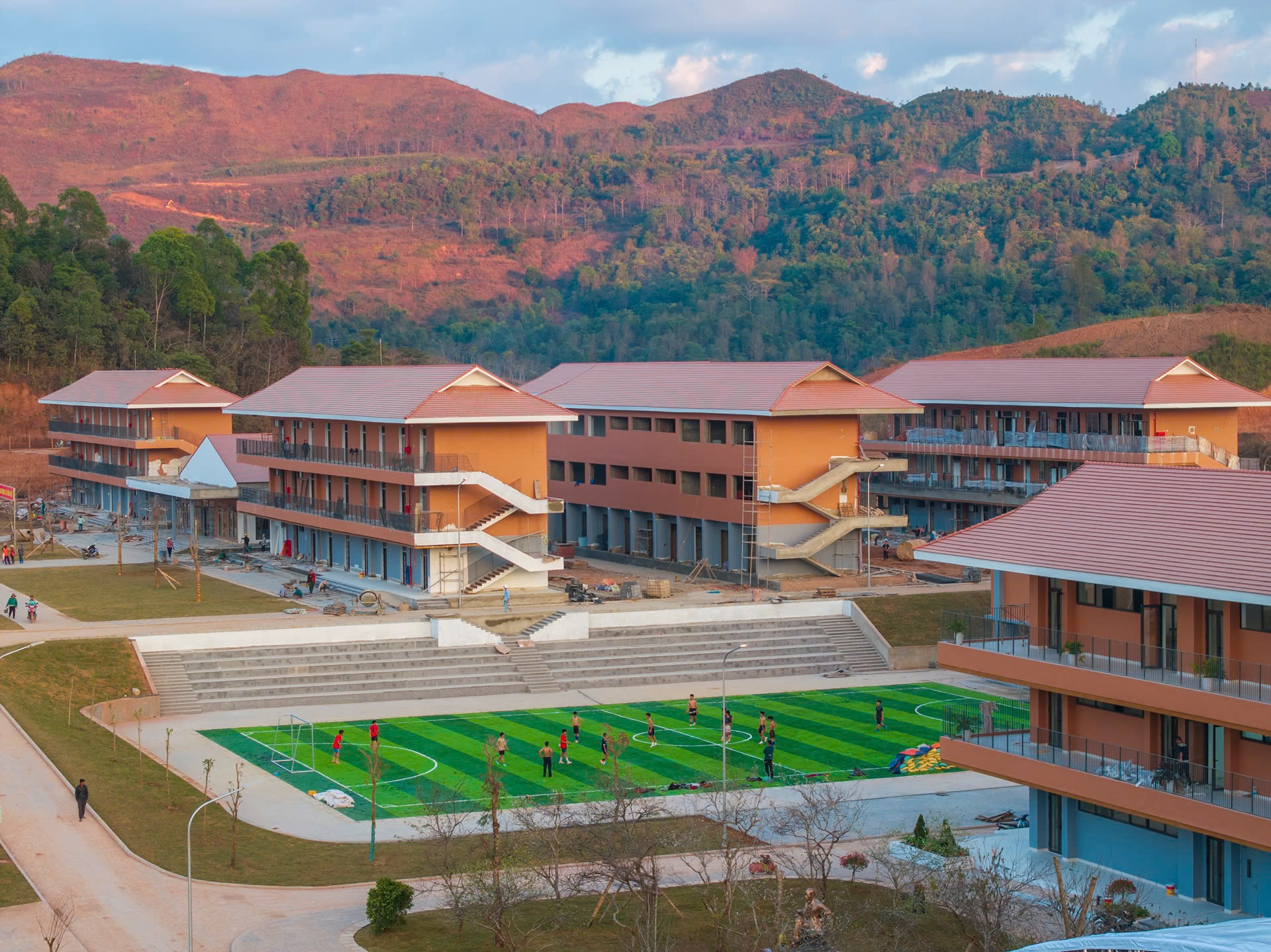 Sắp khánh thành trường học liên cấp hiện đại bậc nhất vùng biên giới Điện Biên - Ảnh 7. Sắp khánh thành trường học liên cấp hiện đại bậc nhất vùng biên giới Điện Biên - Ảnh 7.