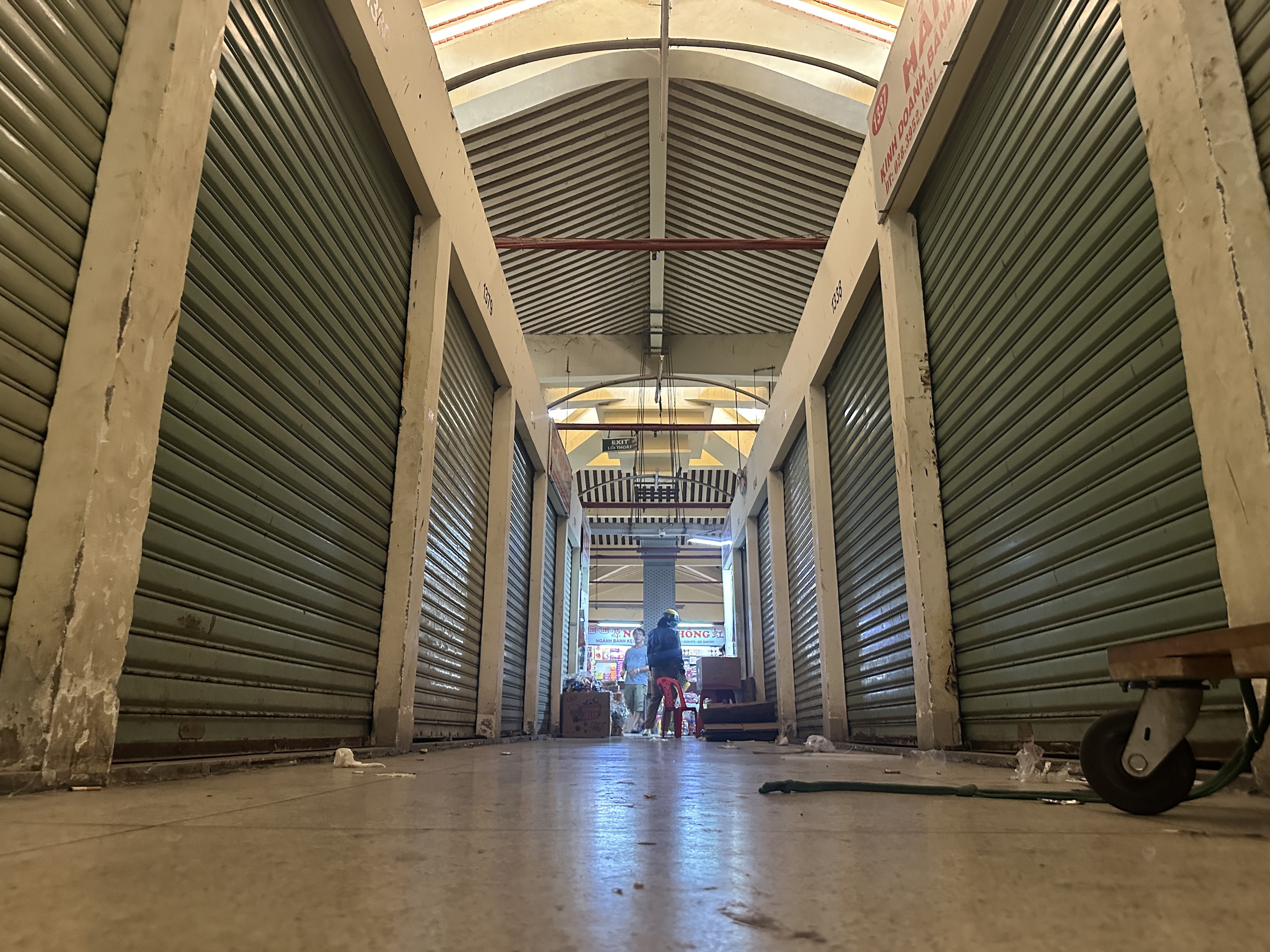 Phía trước rộn ràng, phía sau lặng lẽ ở chợ Bình Tây mùa cận tết  - Ảnh 7.