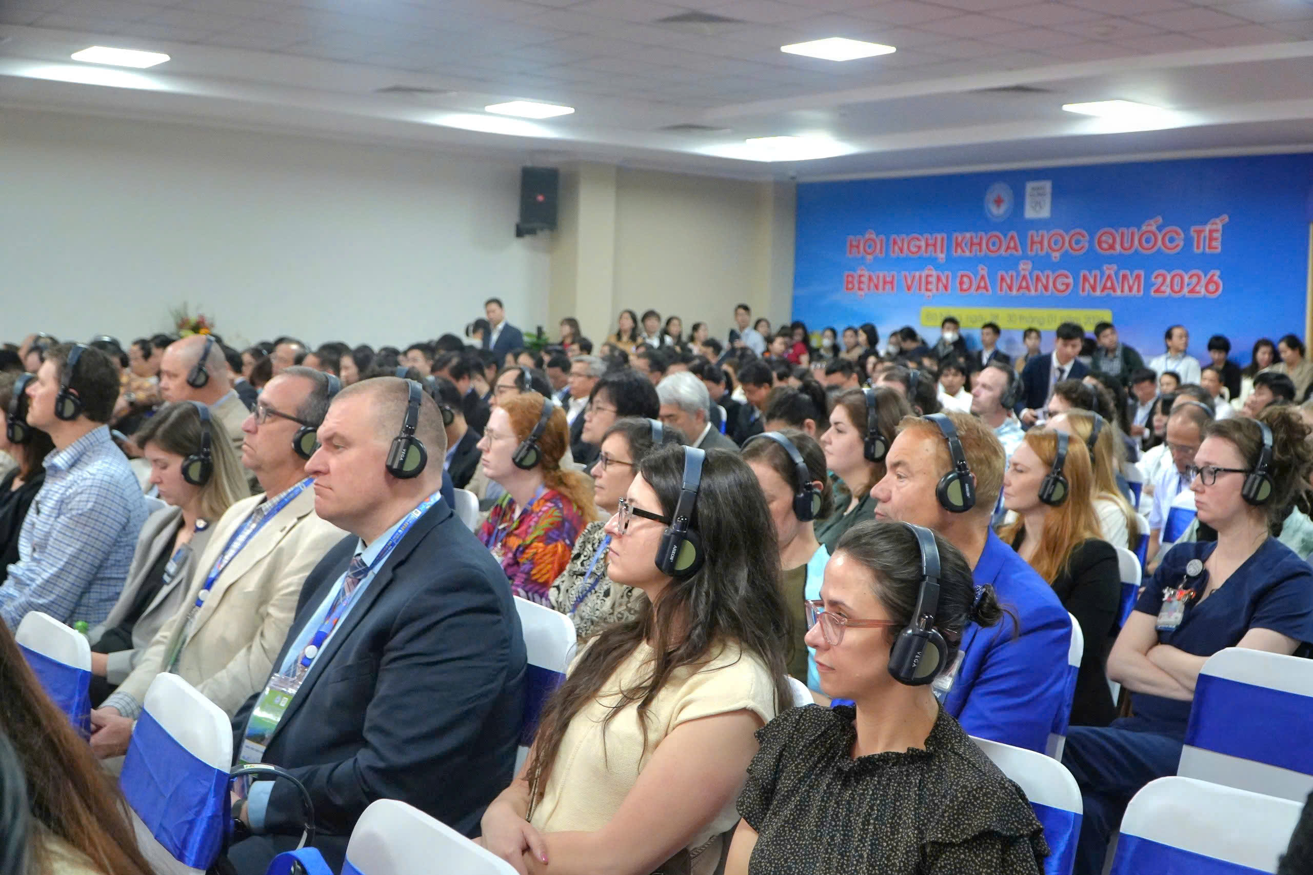 2.000 y bác sĩ dự hội nghị y học quốc tế tại Đà Nẵng - Ảnh 1.