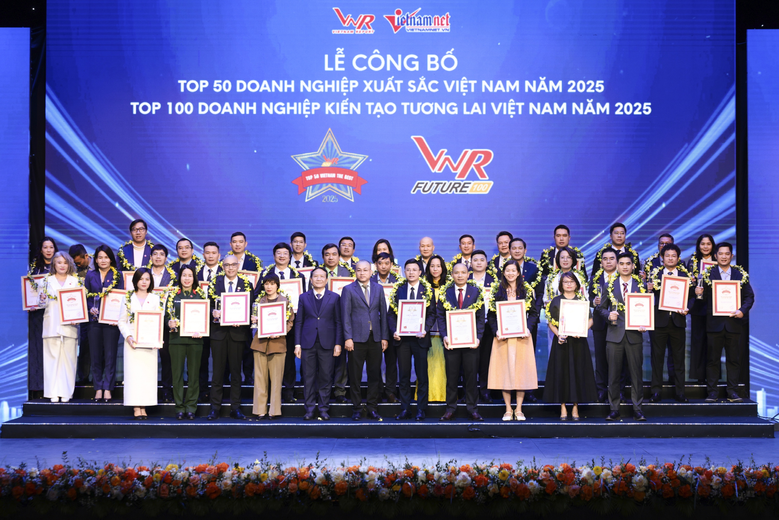 LPBank gia nhập Top 50 Doanh nghiệp xuất sắc Việt Nam: Dấu ấn của sự bứt phá- Ảnh 2.