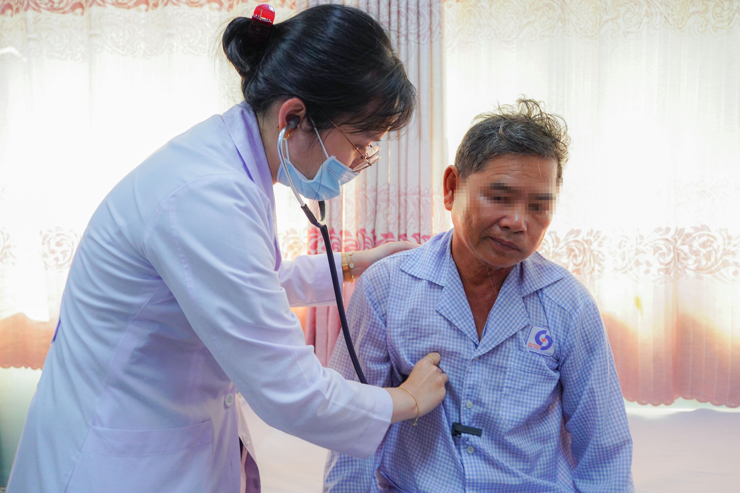 Ngủ trưa trên ghe giữa sông Đồng Nai, người đàn ông bất ngờ bị đột quỵ - Ảnh 2.