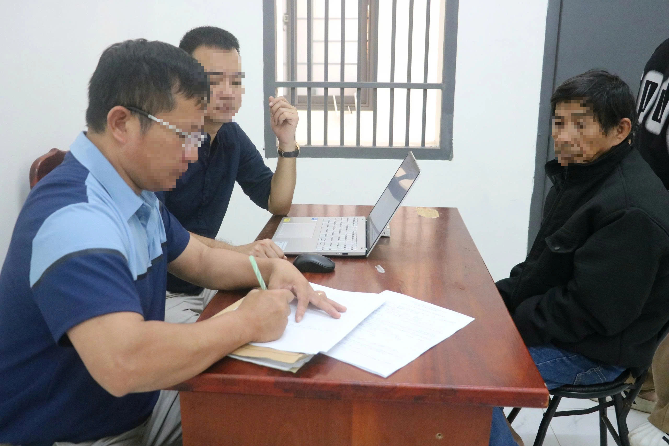 Bỏ trốn khi đang chấp hành án, người đàn ông bị bắt sau 36 năm- Ảnh 1. Bỏ trốn khi đang chấp hành án, người đàn ông bị bắt sau 36 năm- Ảnh 1.