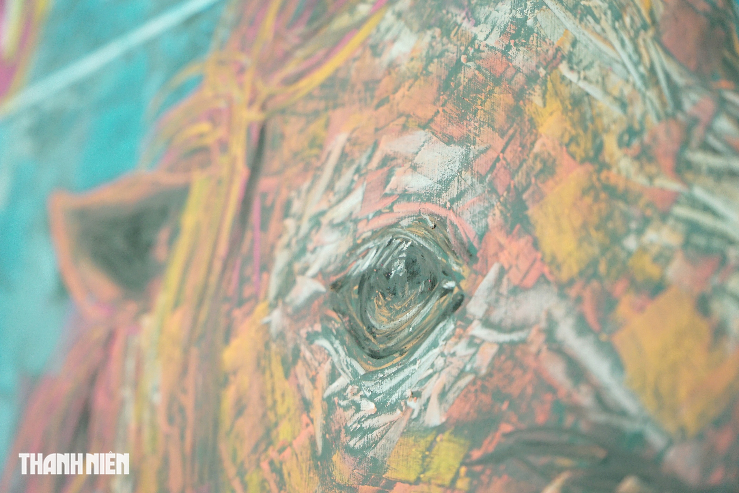 C&ocirc; gi&aacute;o vẽ tranh linh vật ngựa bằng phấn tr&ecirc;n bảng đen g&acirc;y &lsquo;sốt&rsquo; mạng x&atilde; hội - Ảnh 7.