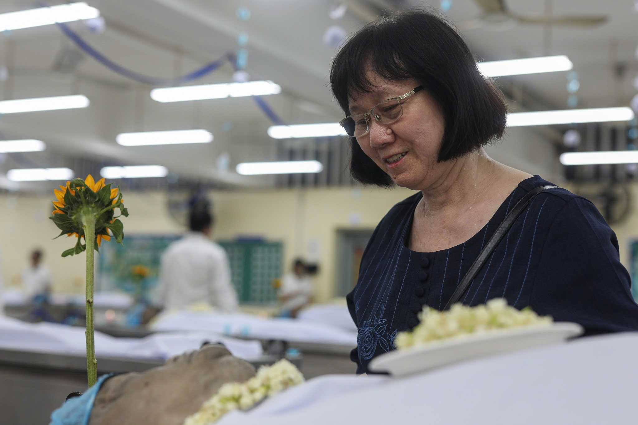 Xúc động khi 'gặp lại' ông nội trong khu lưu giữ thi hài ở TP.HCM - Ảnh 3.