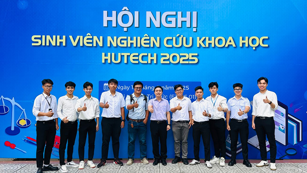 Trở thành phó giáo sư năm 34 tuổi 55